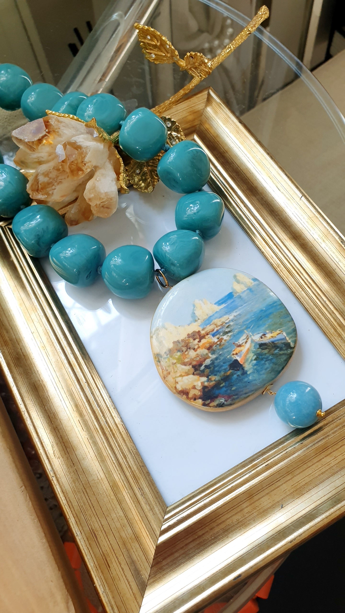 Collana in resina e angelite