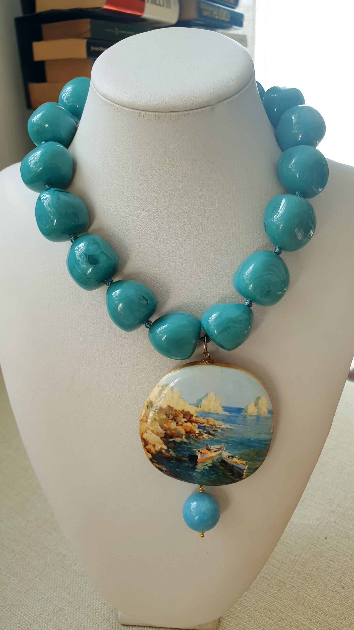 Collana in resina e angelite
