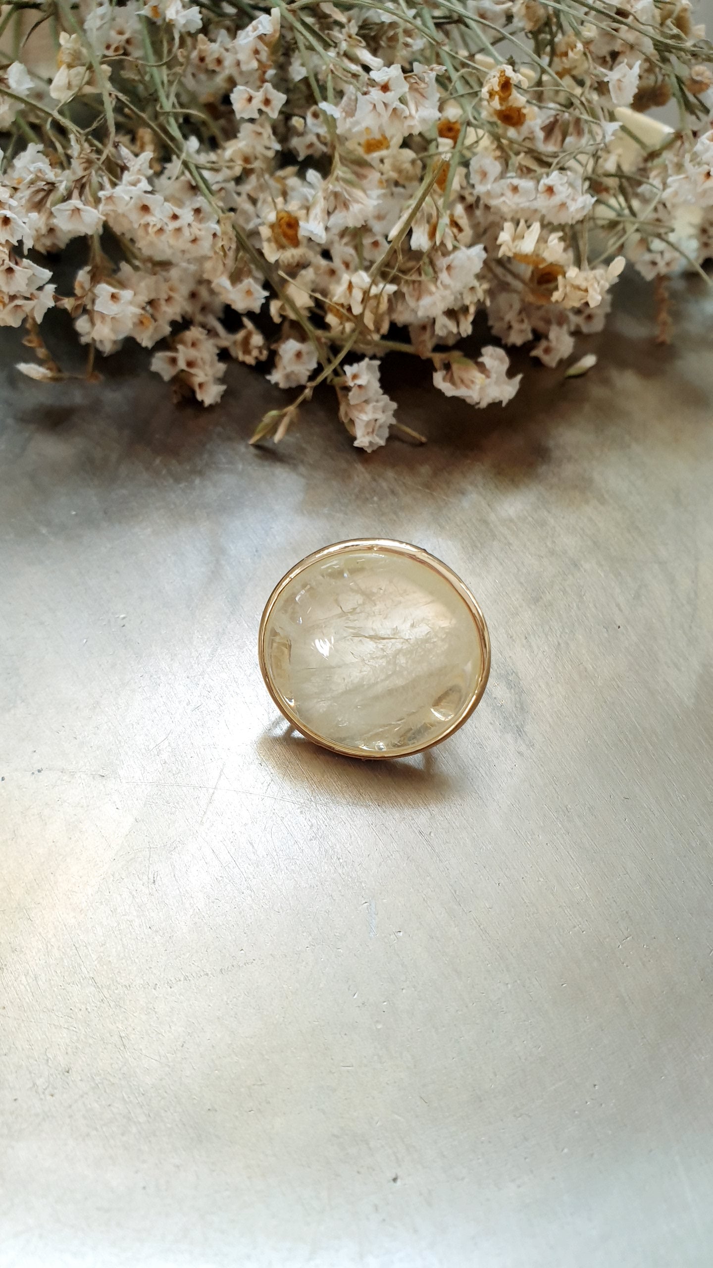 Anello in ottone con quarzo