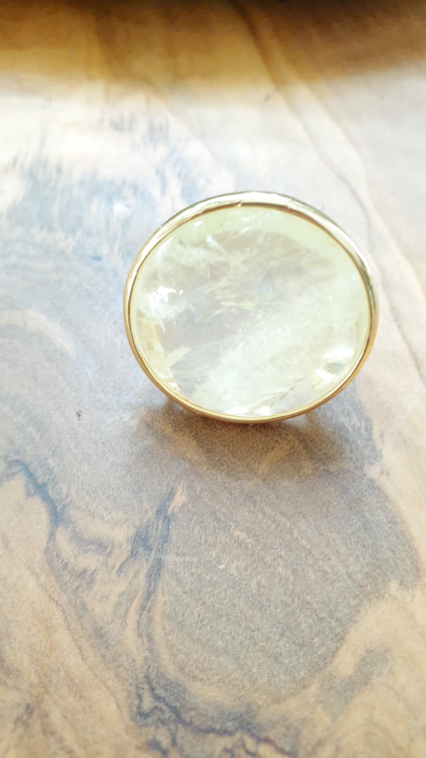 Anello in ottone con quarzo