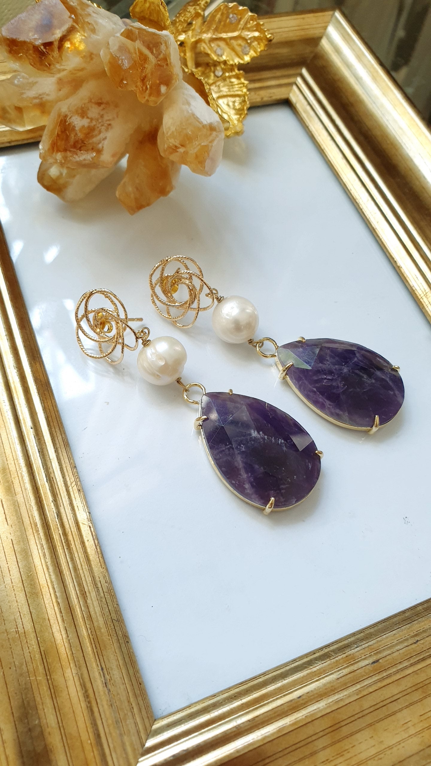 Orecchini in ottone con ametista e perle