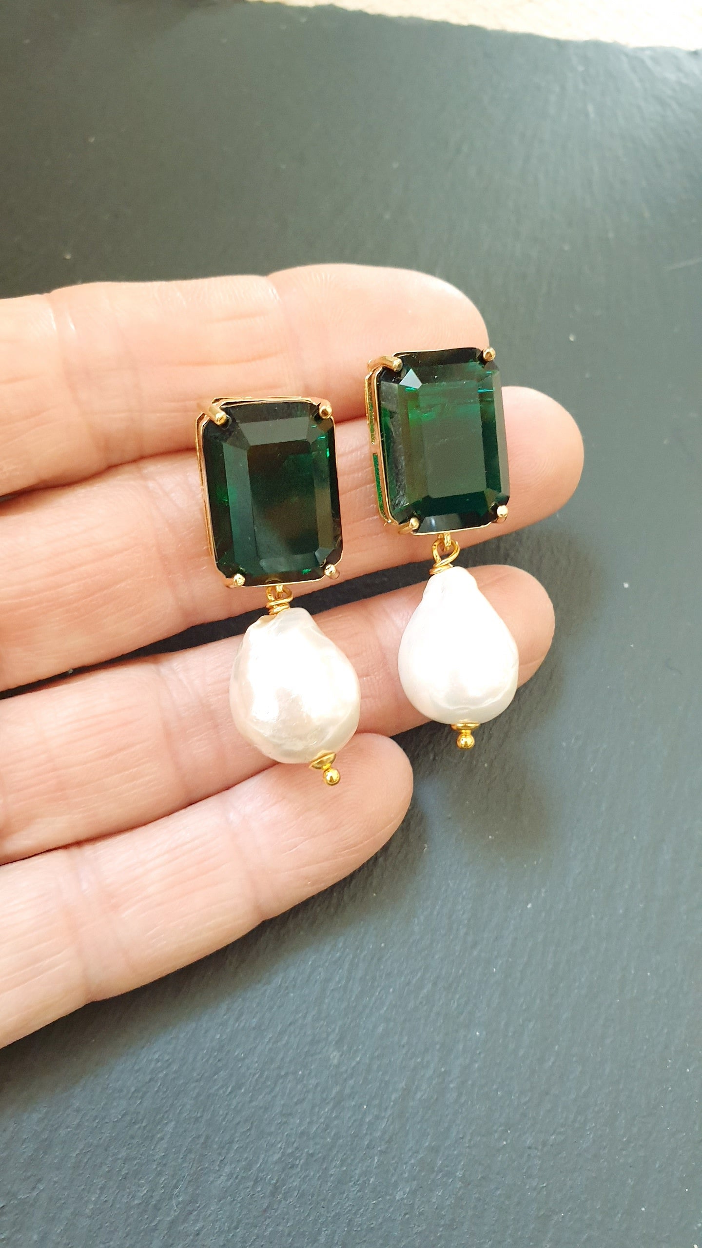 Orecchini in ottone con cristalli e perle di Maiorca