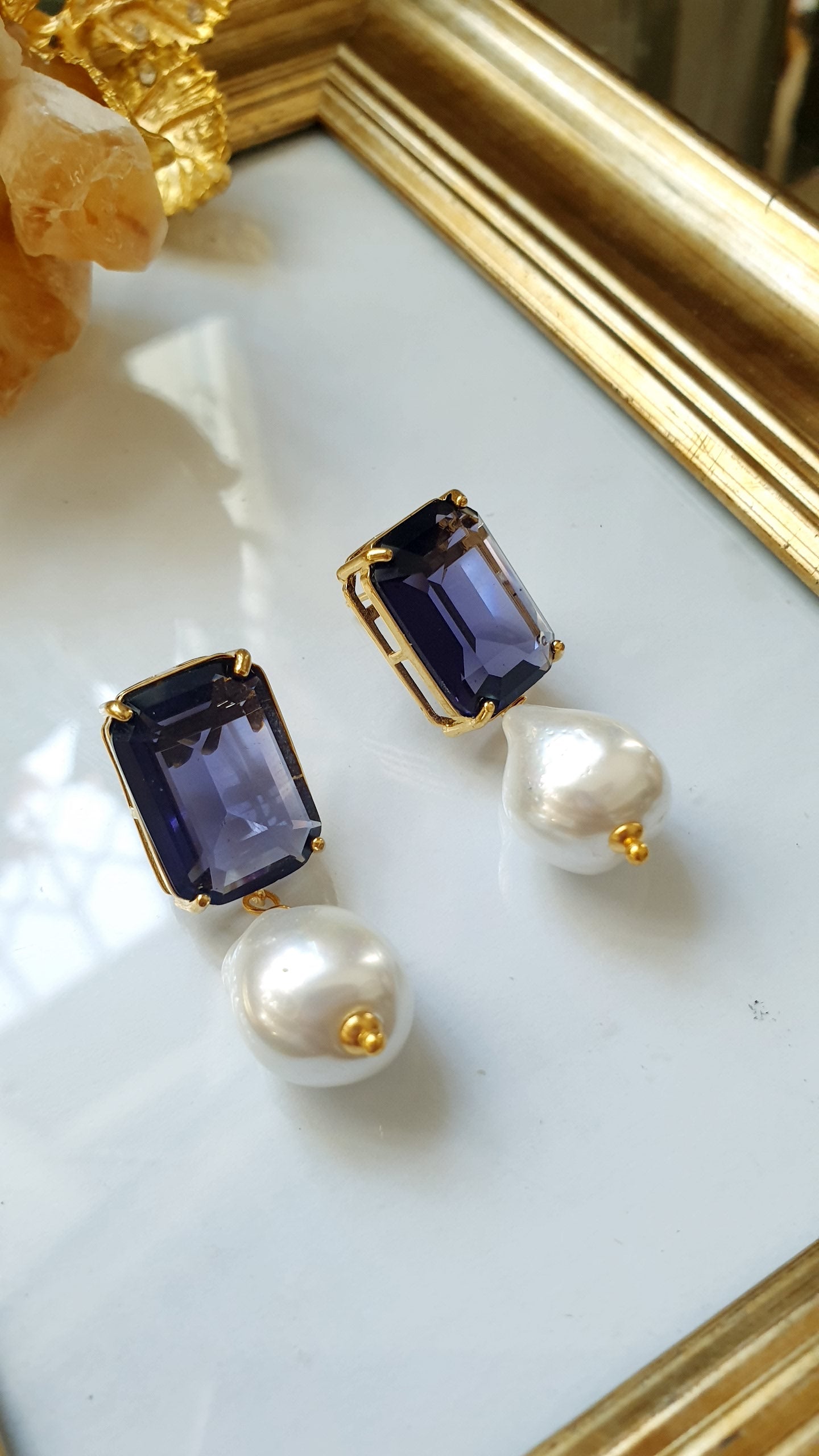 Orecchini in ottone con cristalli e perle di Maiorca
