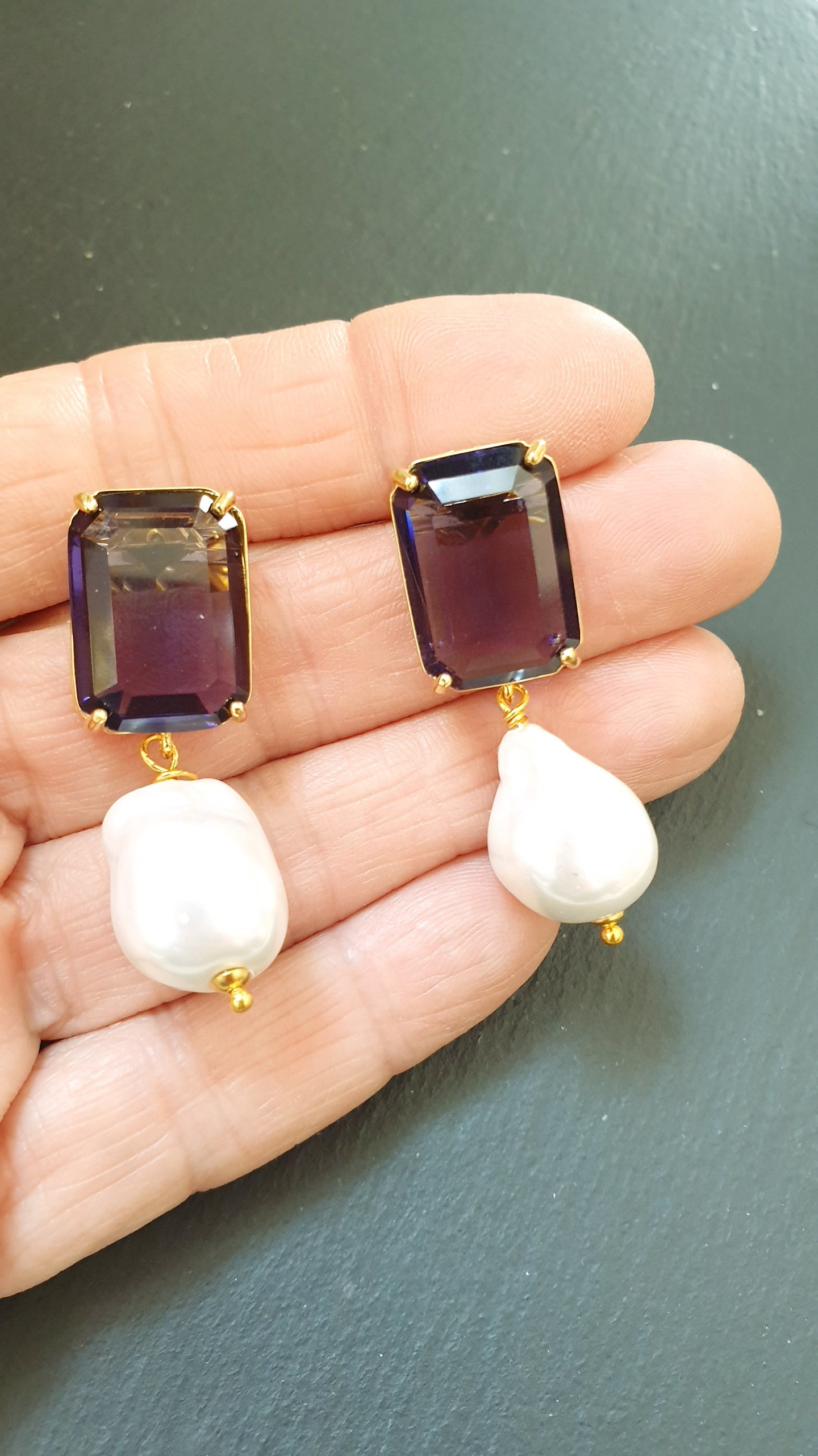 Orecchini in ottone con cristalli e perle di Maiorca