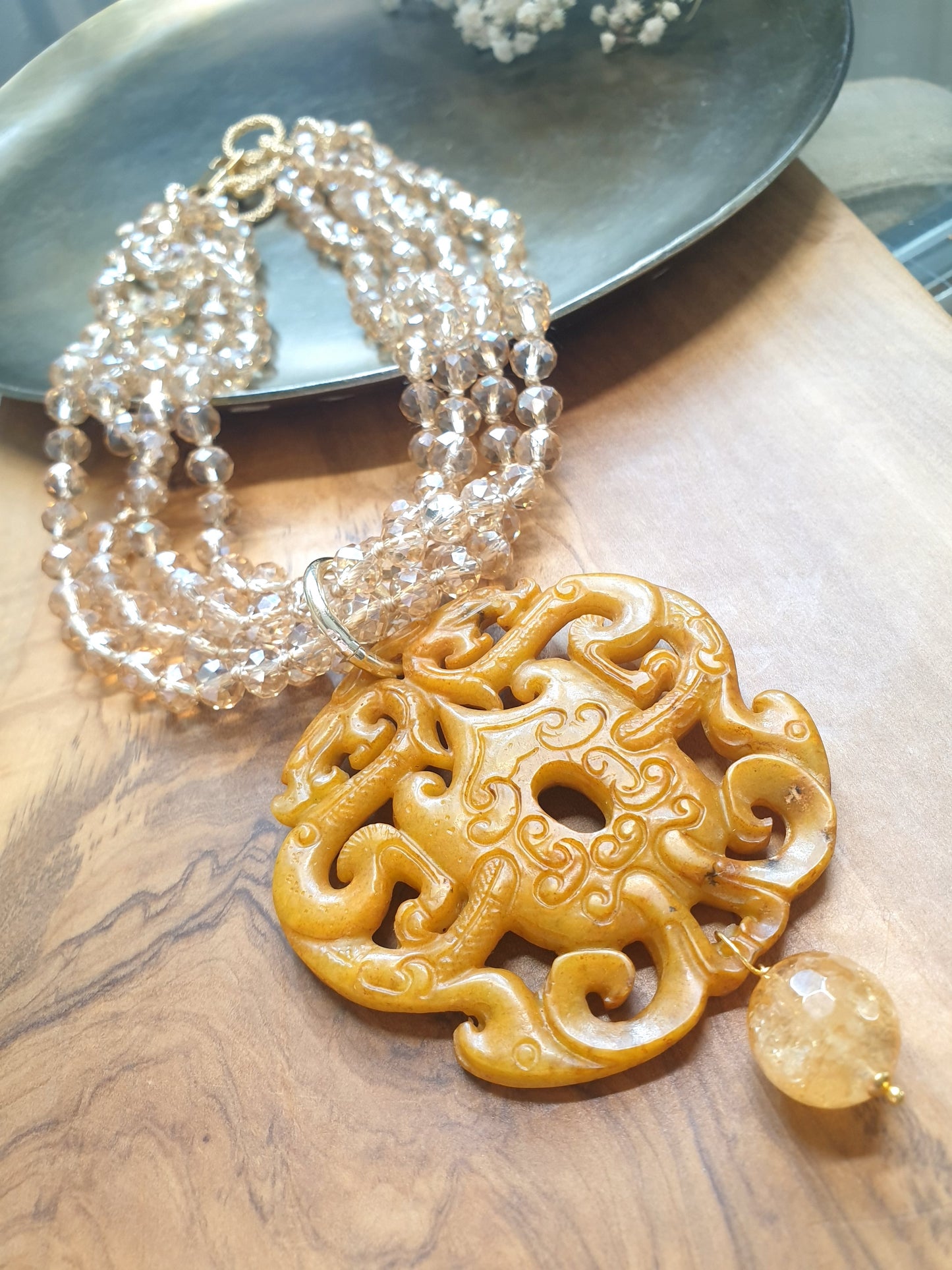 Girocollo con cristalli e giada