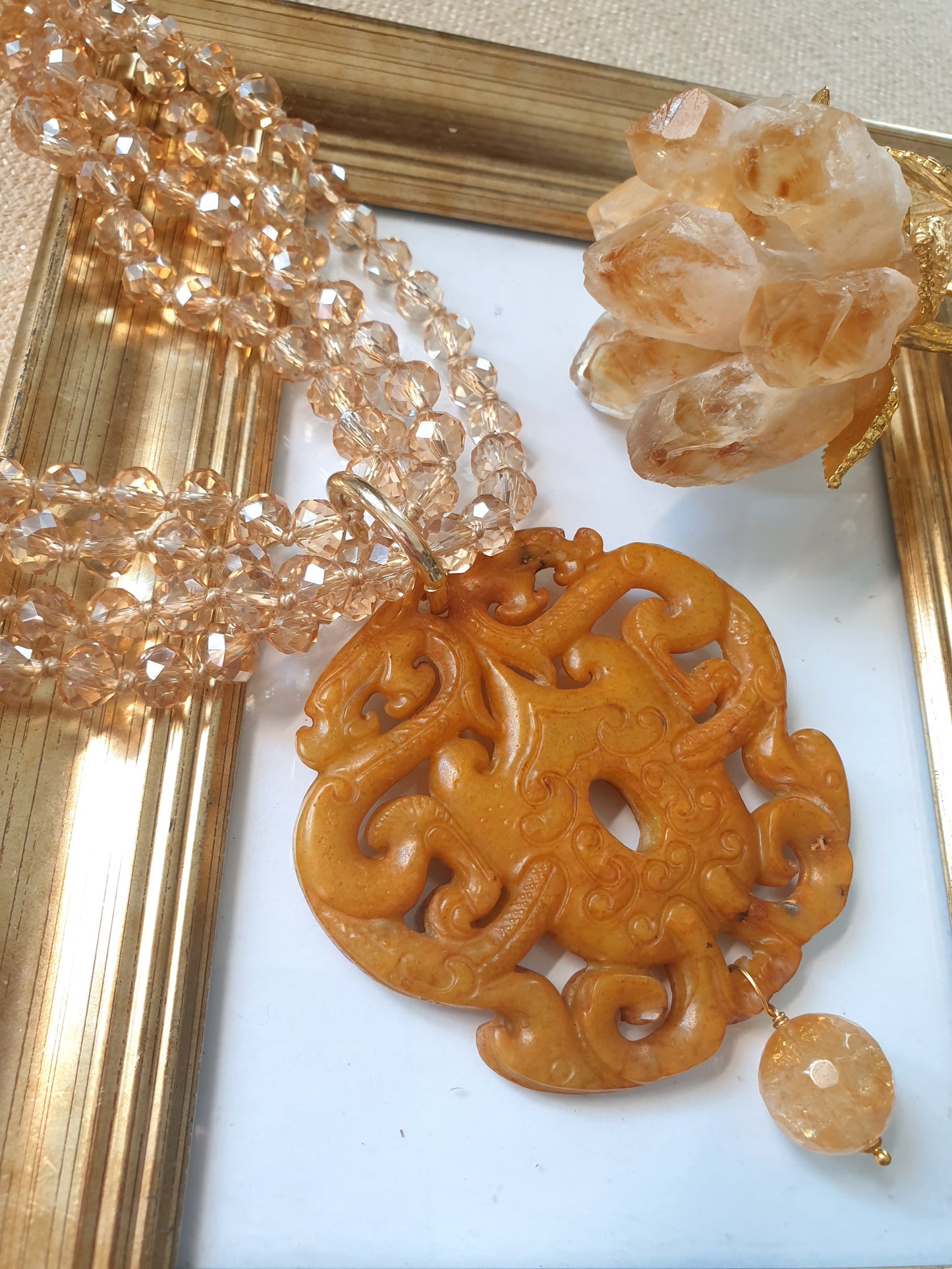 Girocollo con cristalli e giada