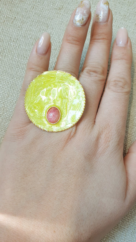 Grande anello in ottone con lacca e rodocrosite