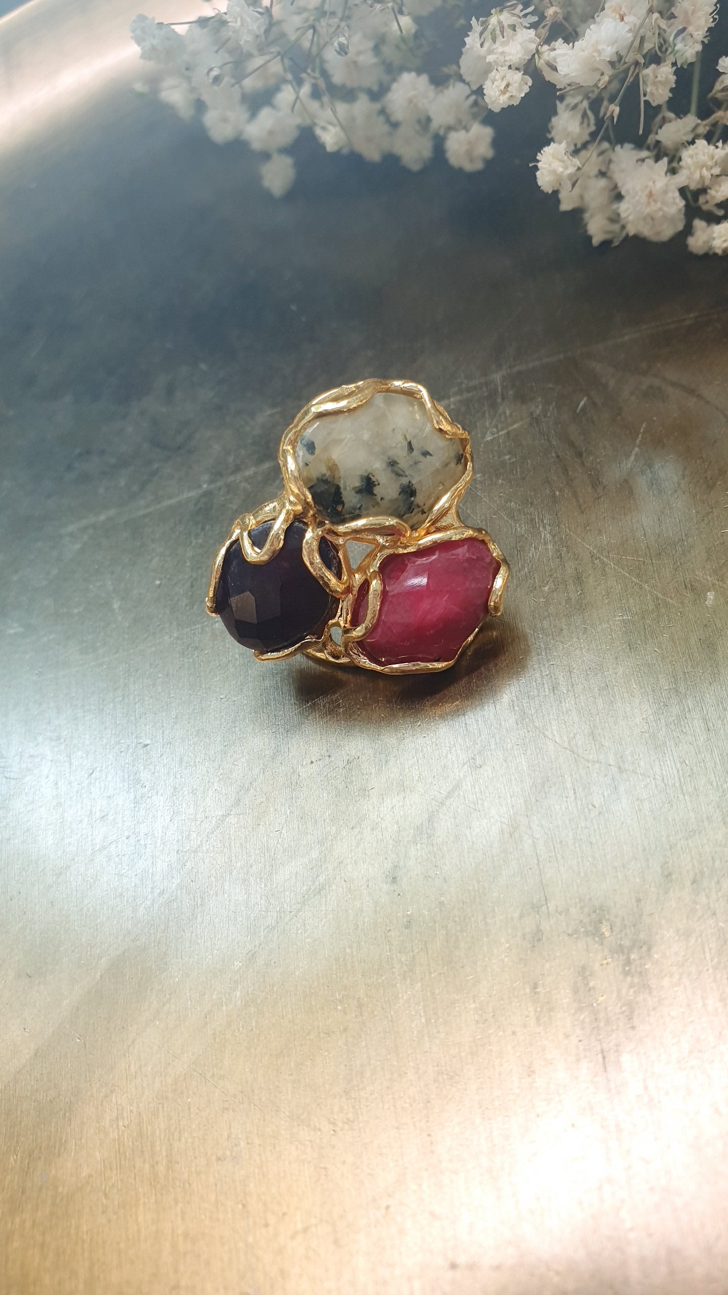 Anello in ottone con pietre dure