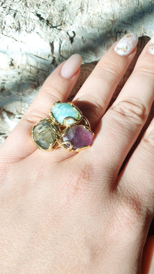 Anello in ottone con pietre dure