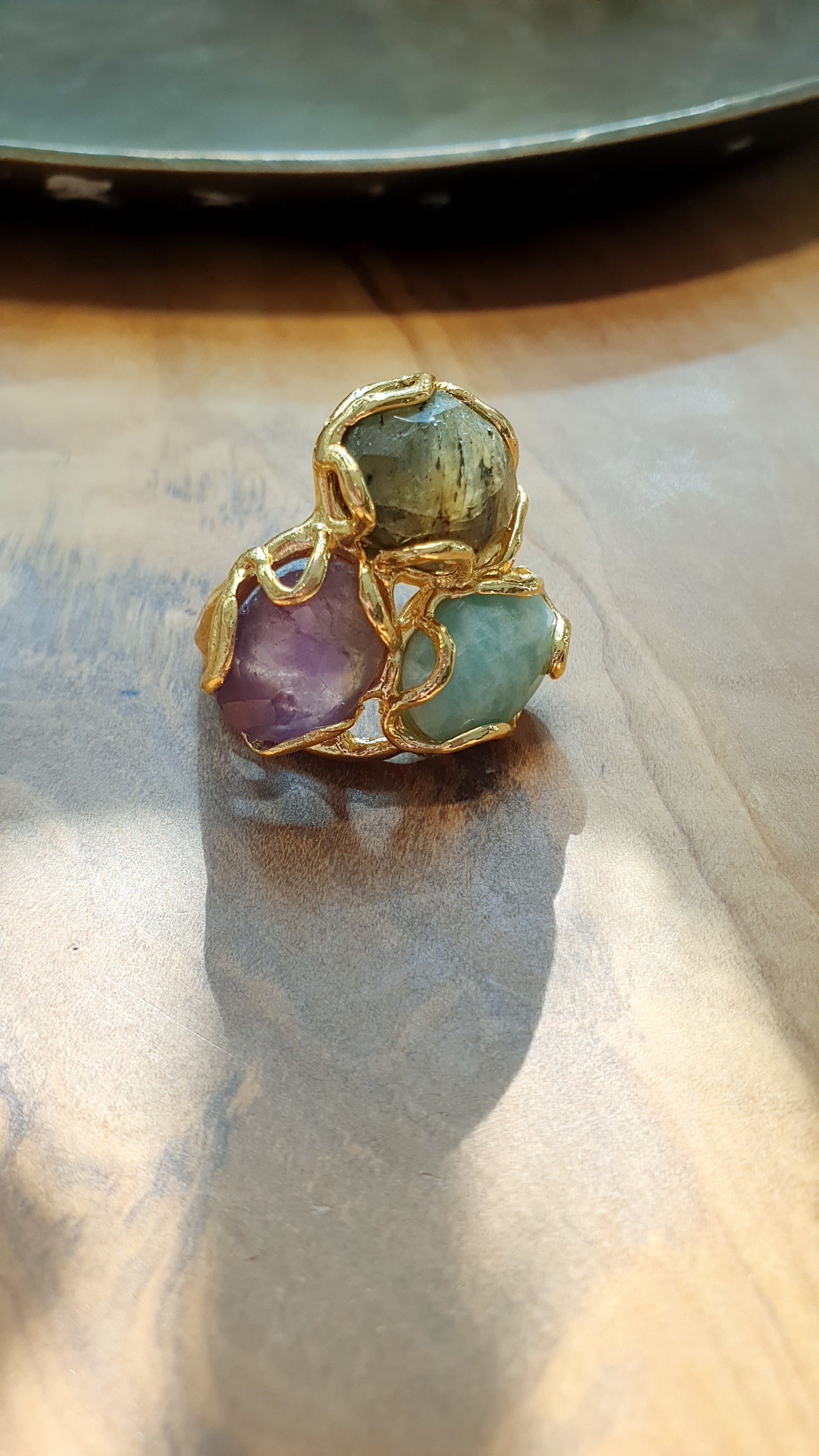 Anello in ottone con pietre dure