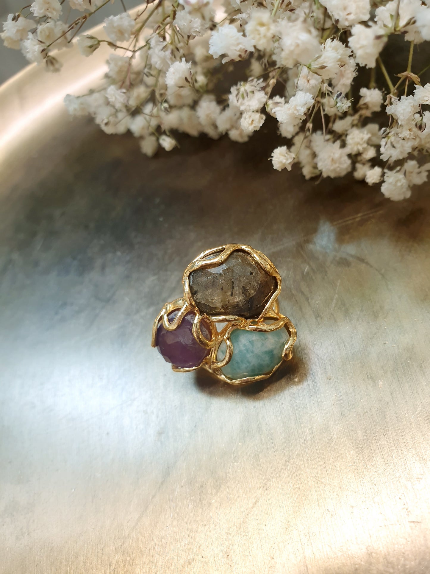 Anello in ottone con pietre dure