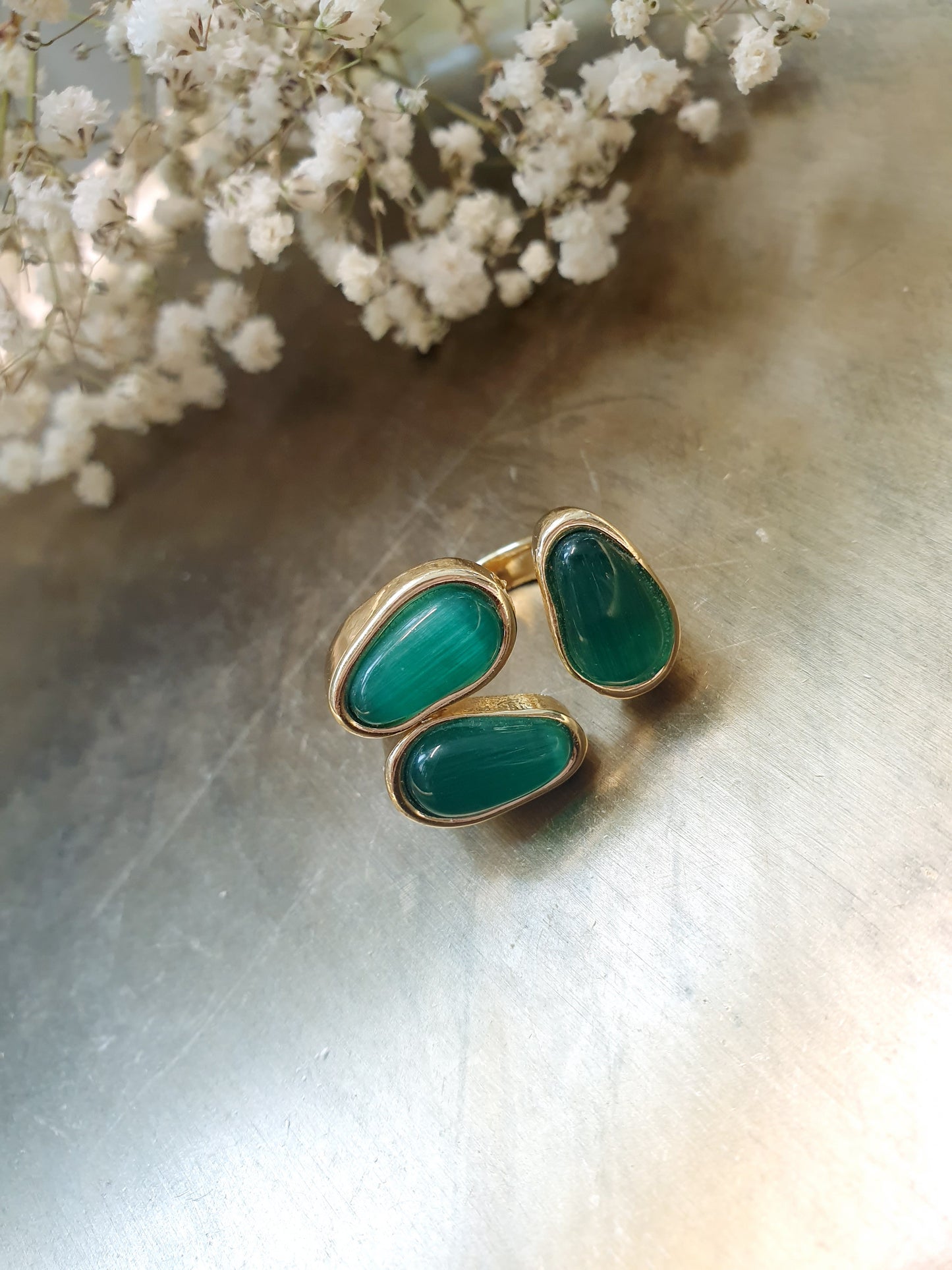 Anello in bronzo con occhio di gatto verde