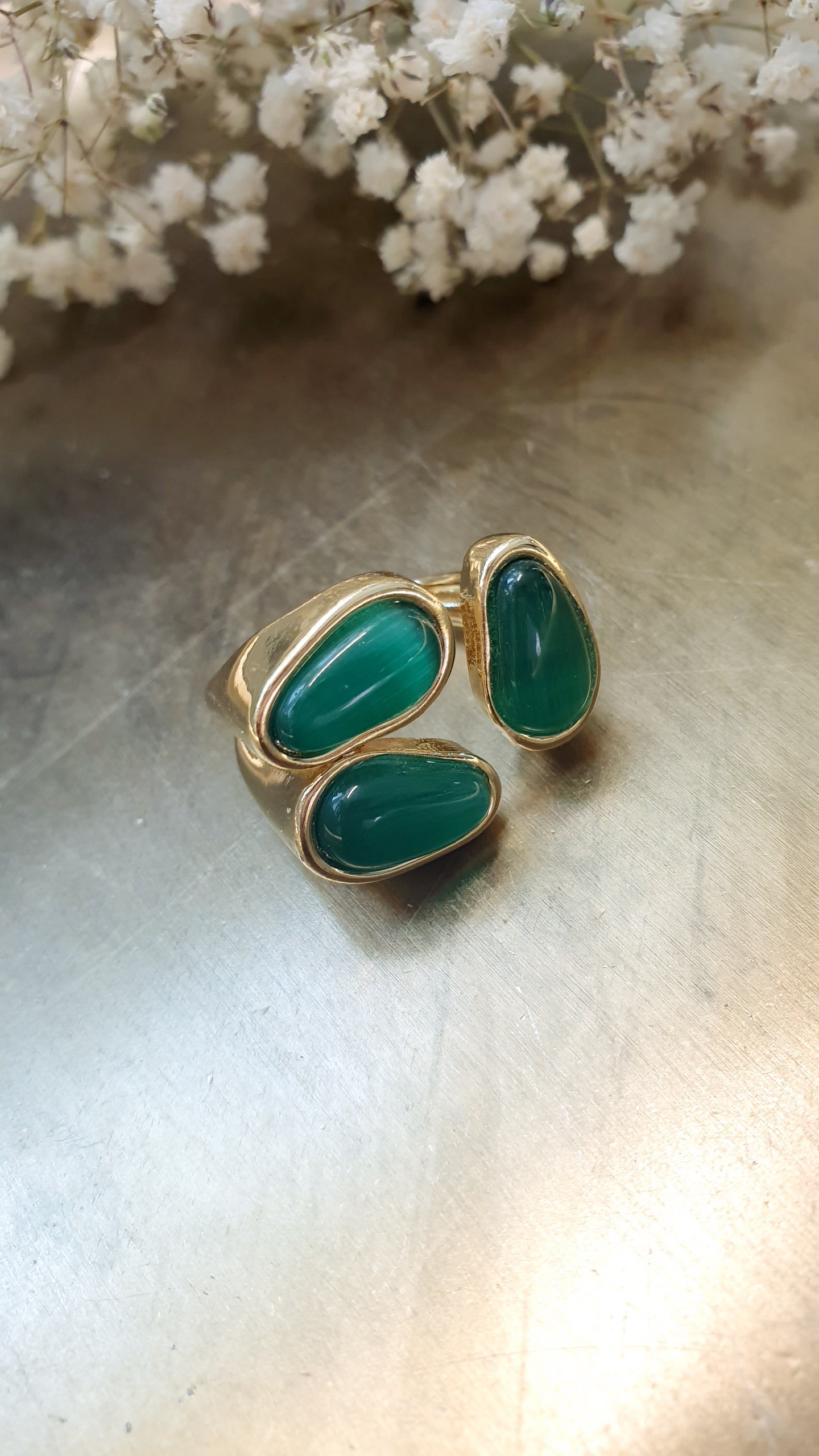 Anello in bronzo con occhio di gatto verde