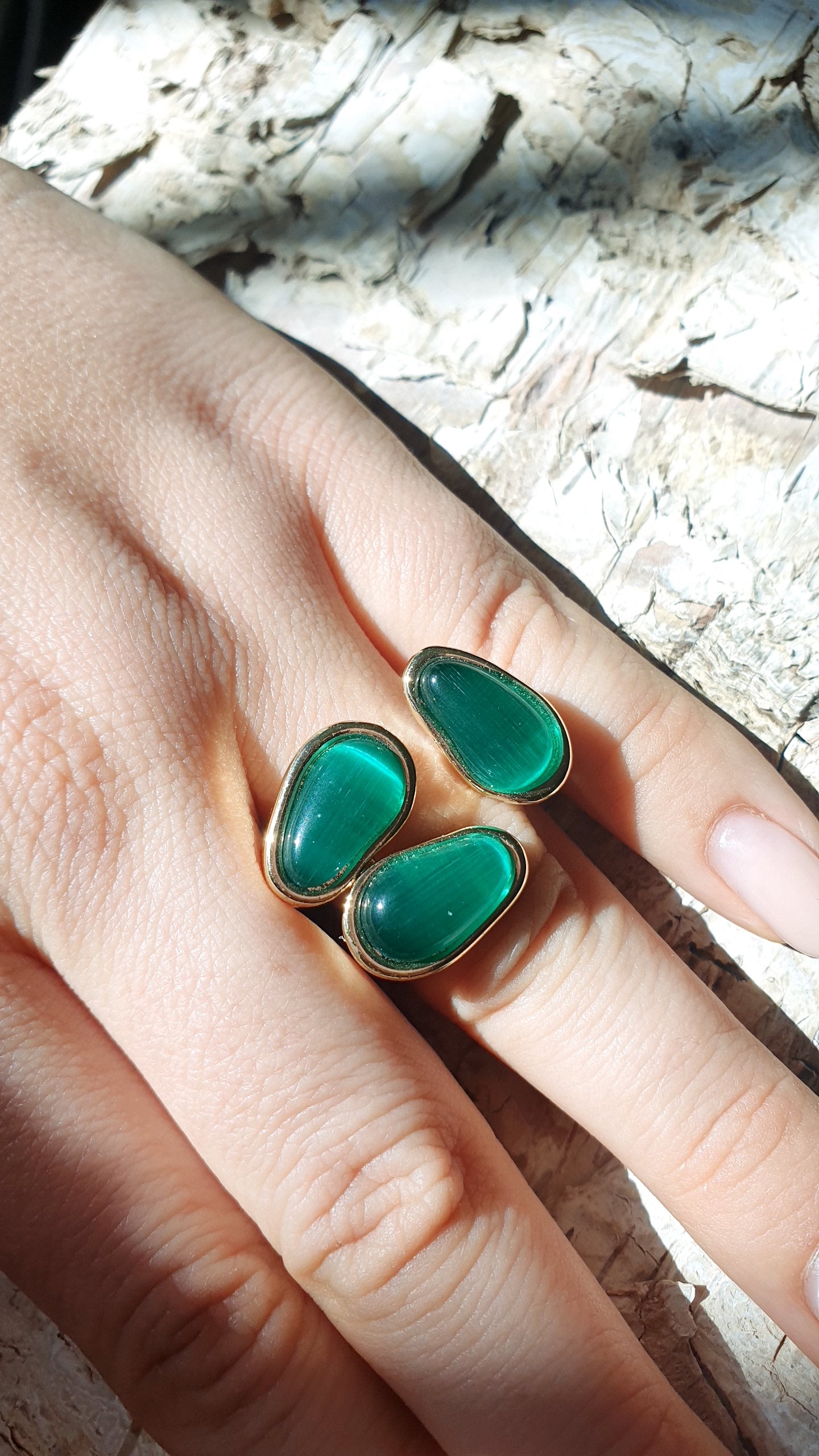 Anello in bronzo con occhio di gatto verde