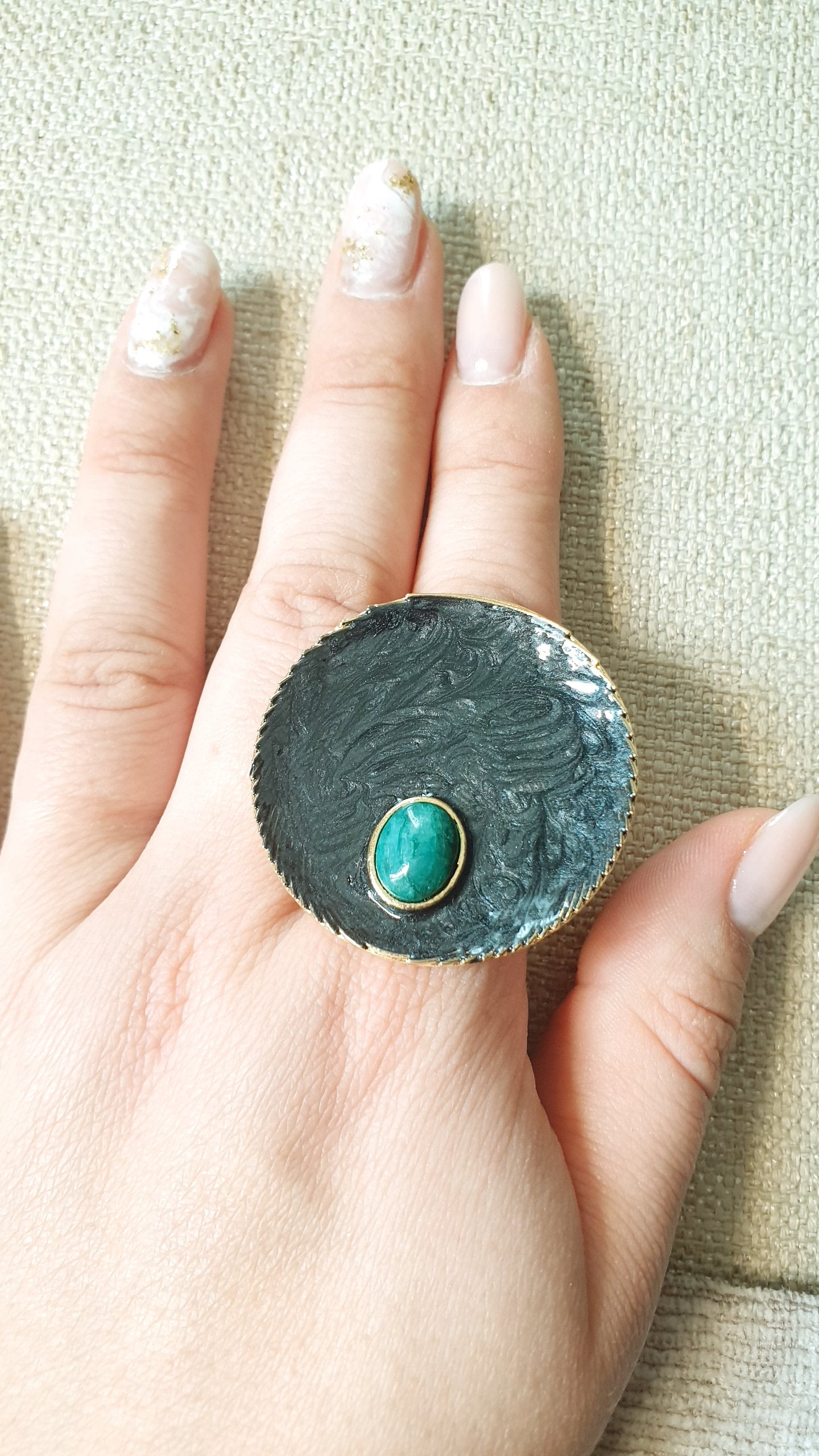 Grande anello in ottone regolabile