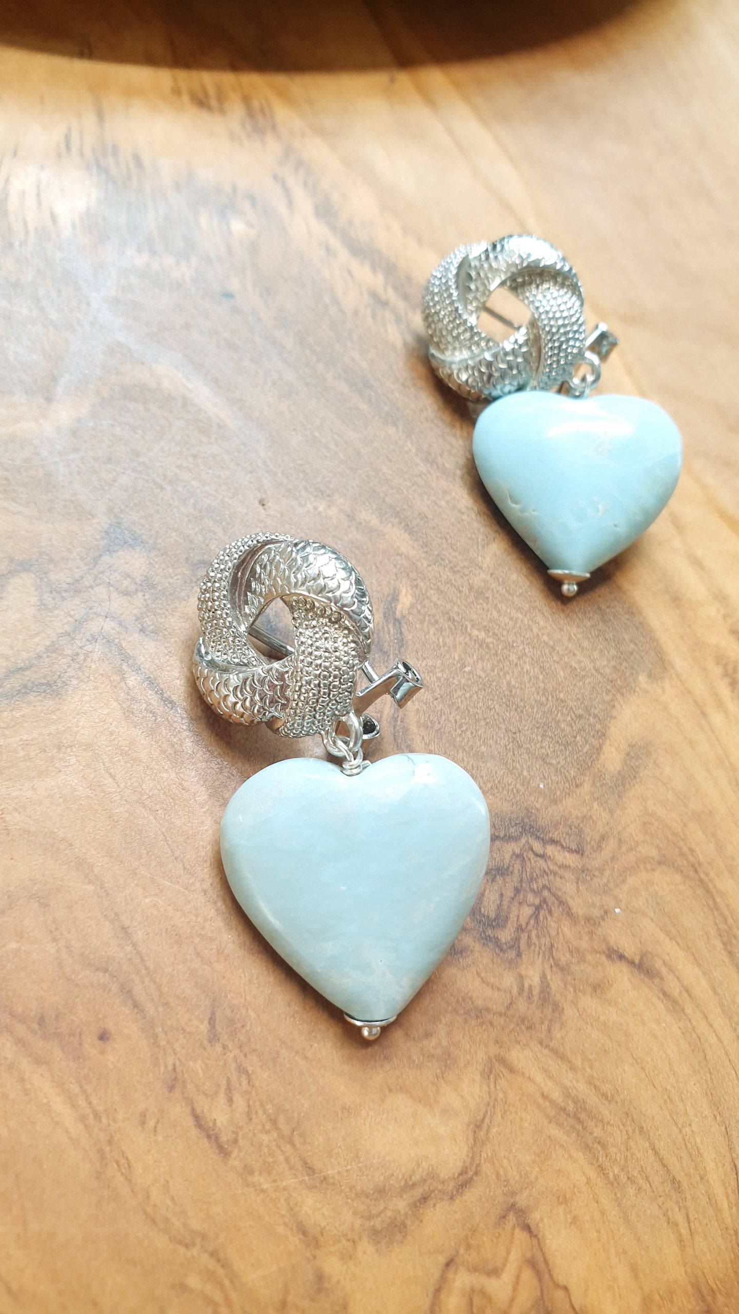 Orecchini in ottone con cuore di agata