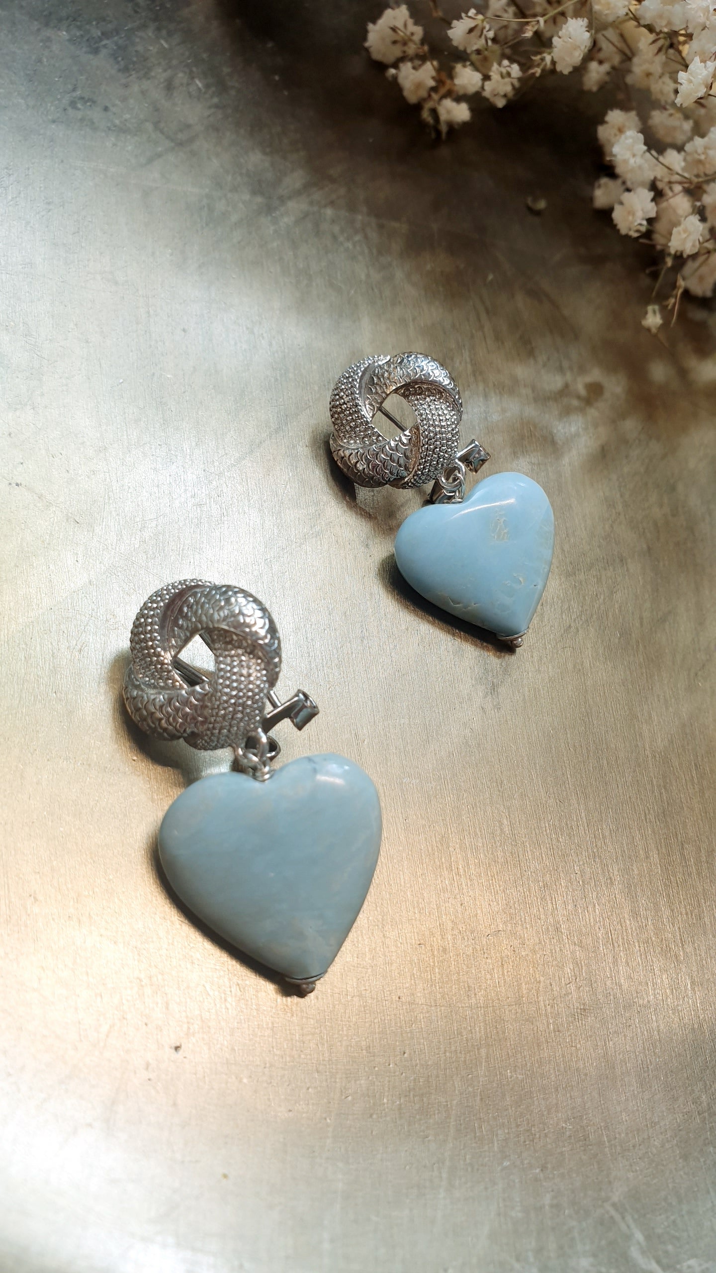 Orecchini in ottone con cuore di agata