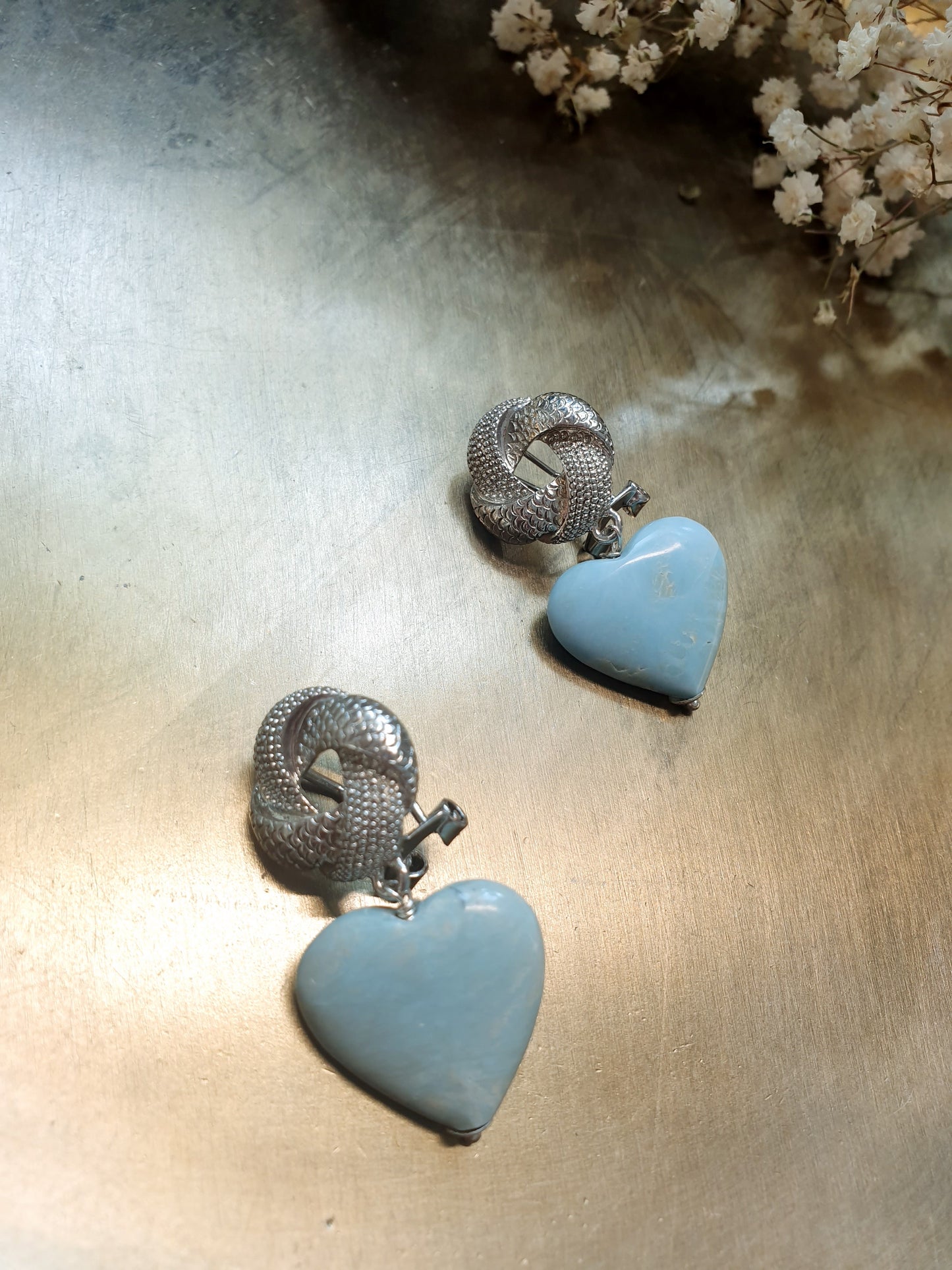 Orecchini in ottone con cuore di agata