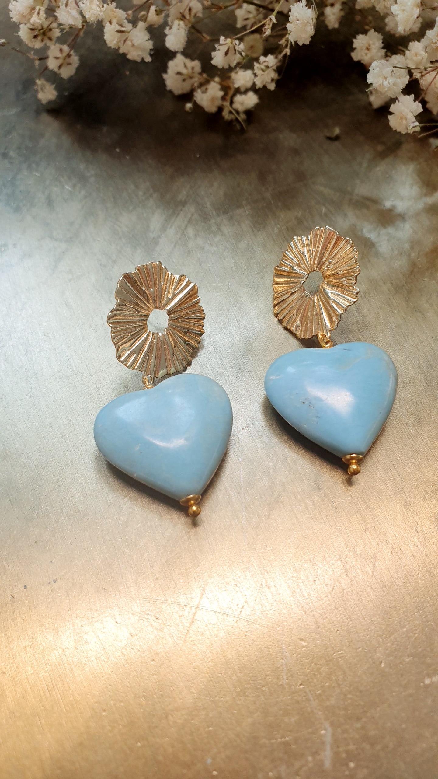 Orecchini in ottone con cuore di agata