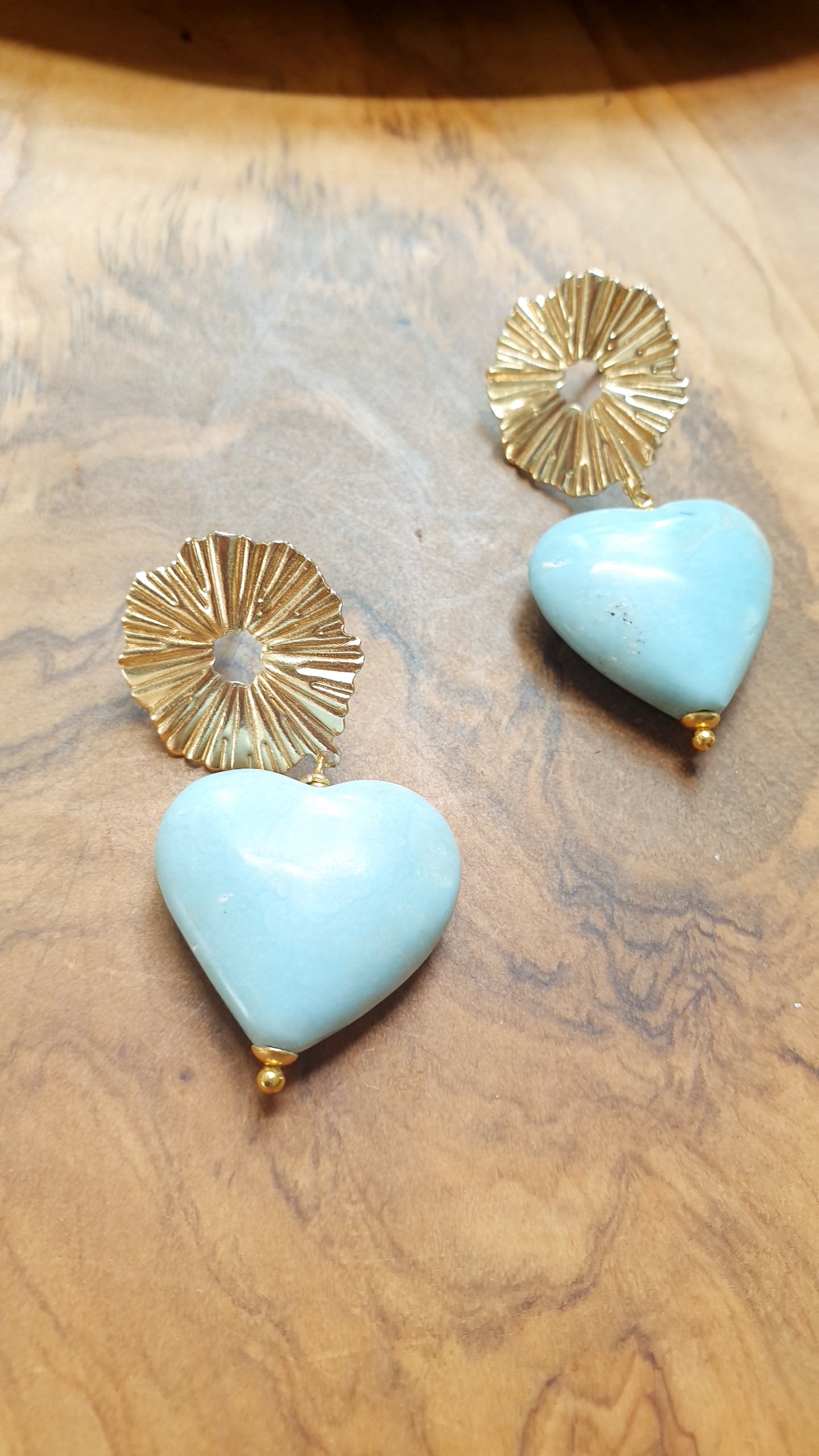 Orecchini in ottone con cuore di agata