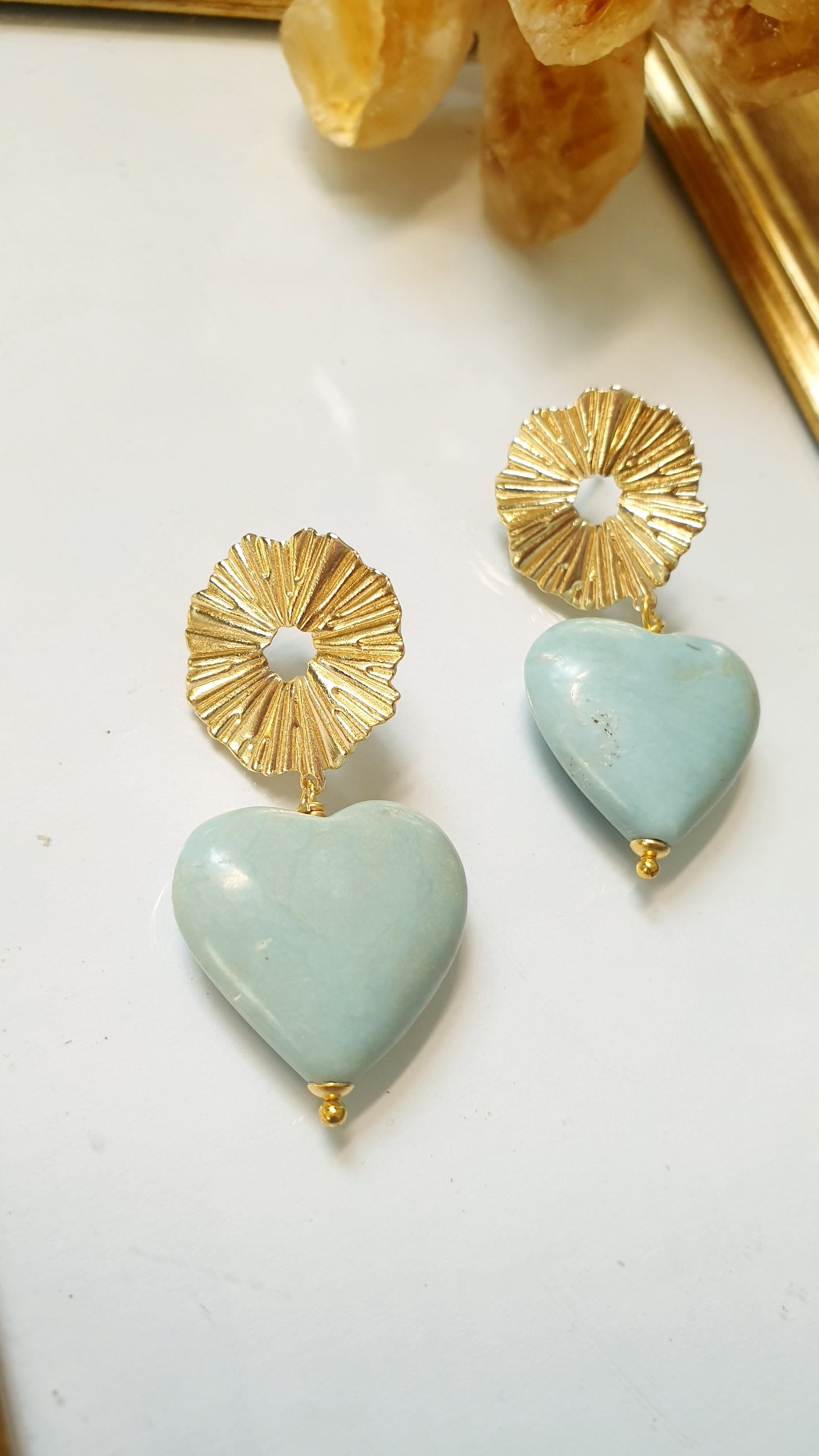 Orecchini in ottone con cuore di agata