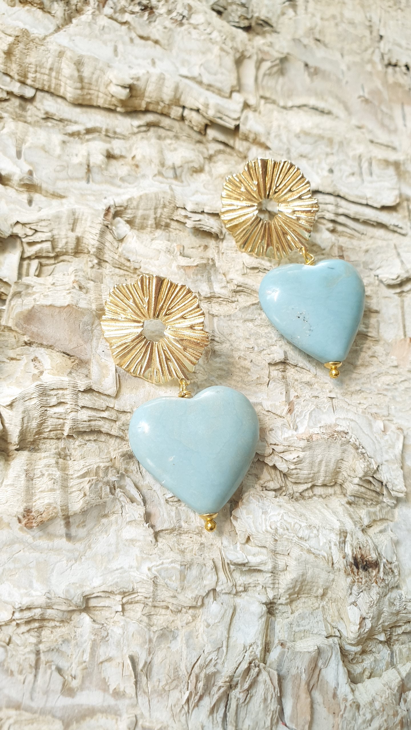 Orecchini in ottone con cuore di agata