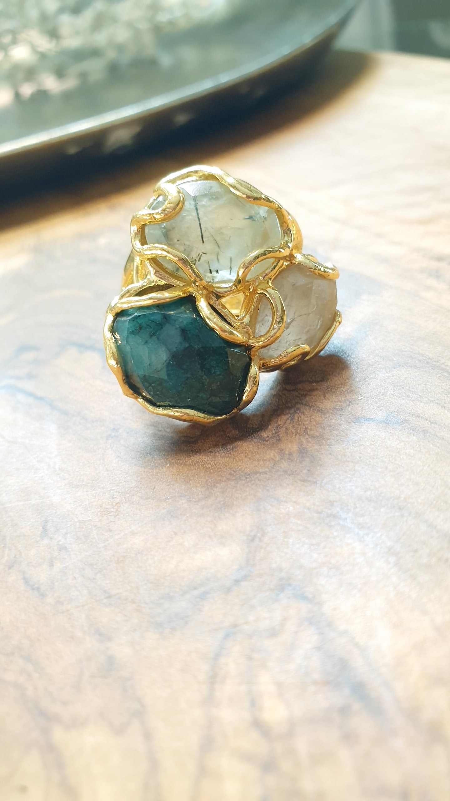 Anello di ottone con pietre vere