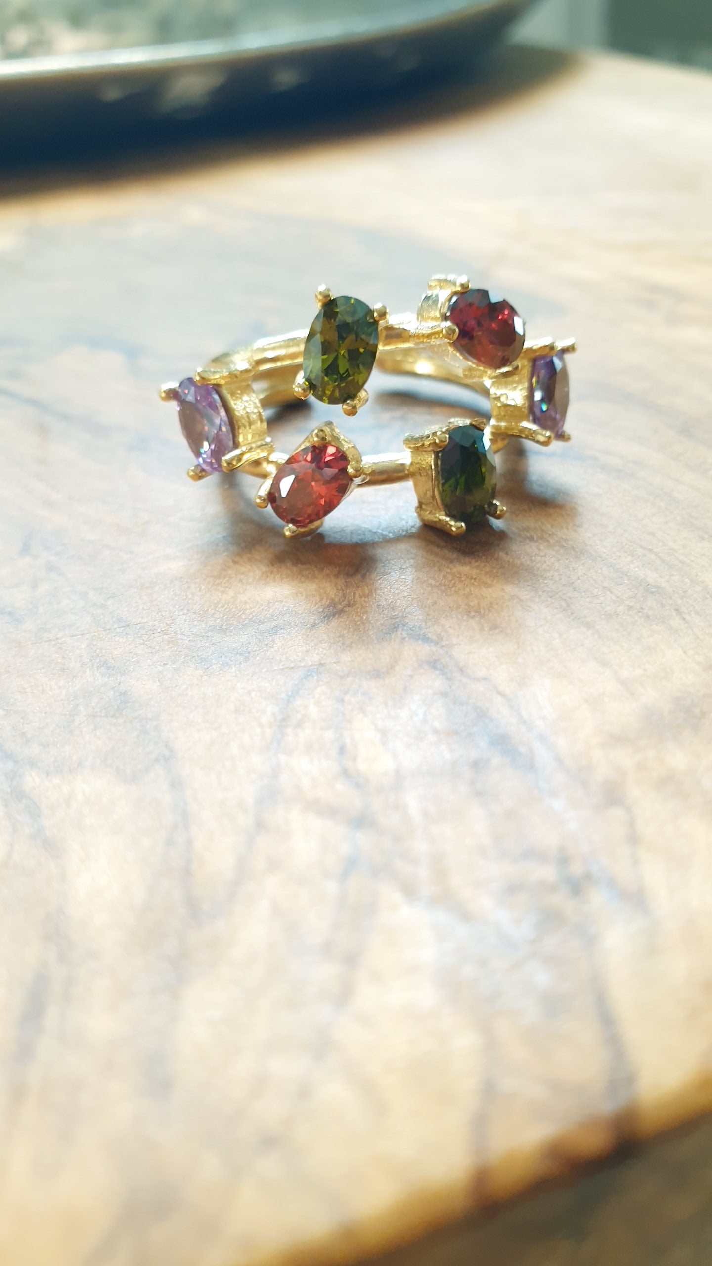 Anello in ottone con zirconi