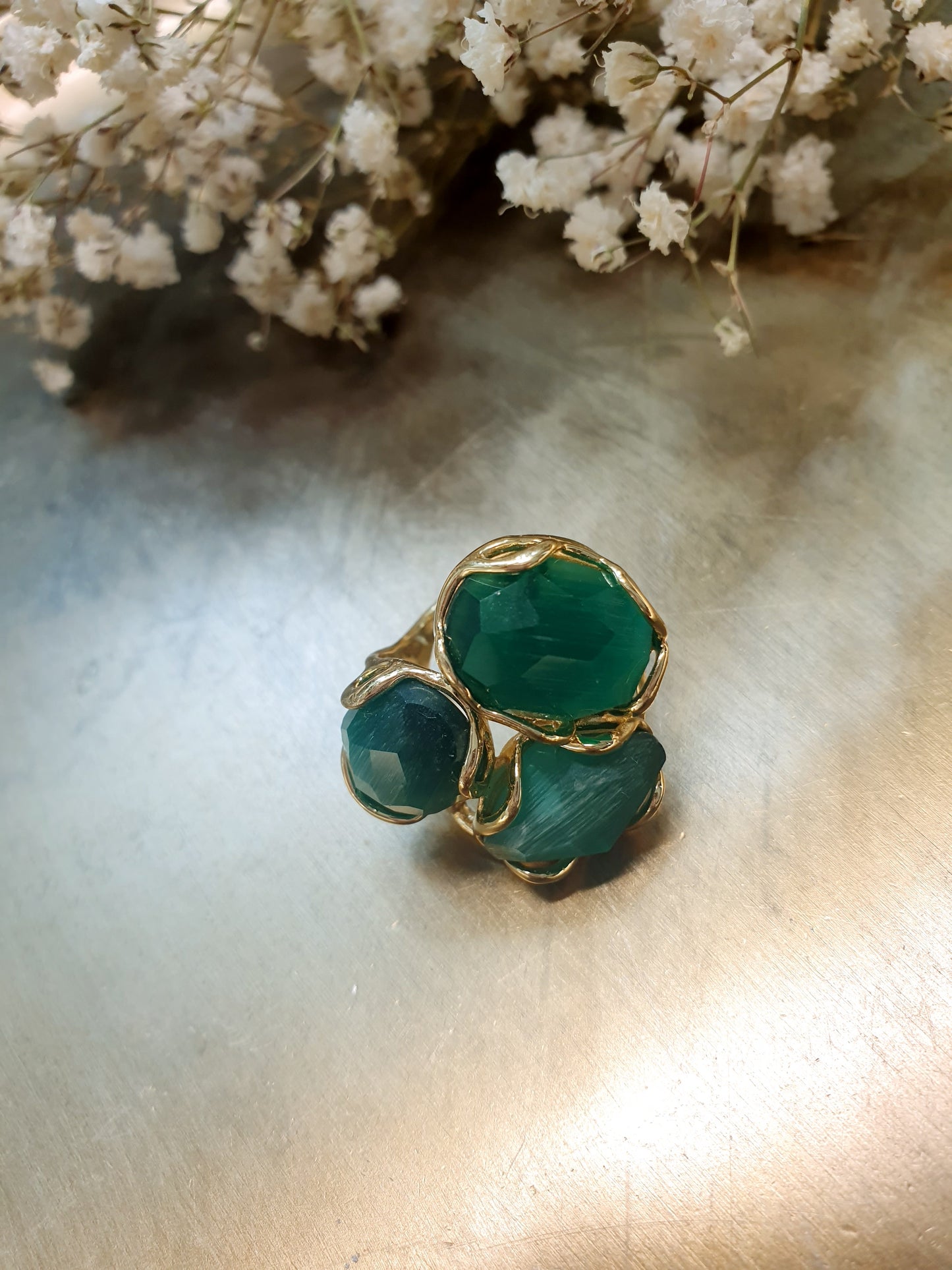 Anello in bronzo con occhio di gatto verde