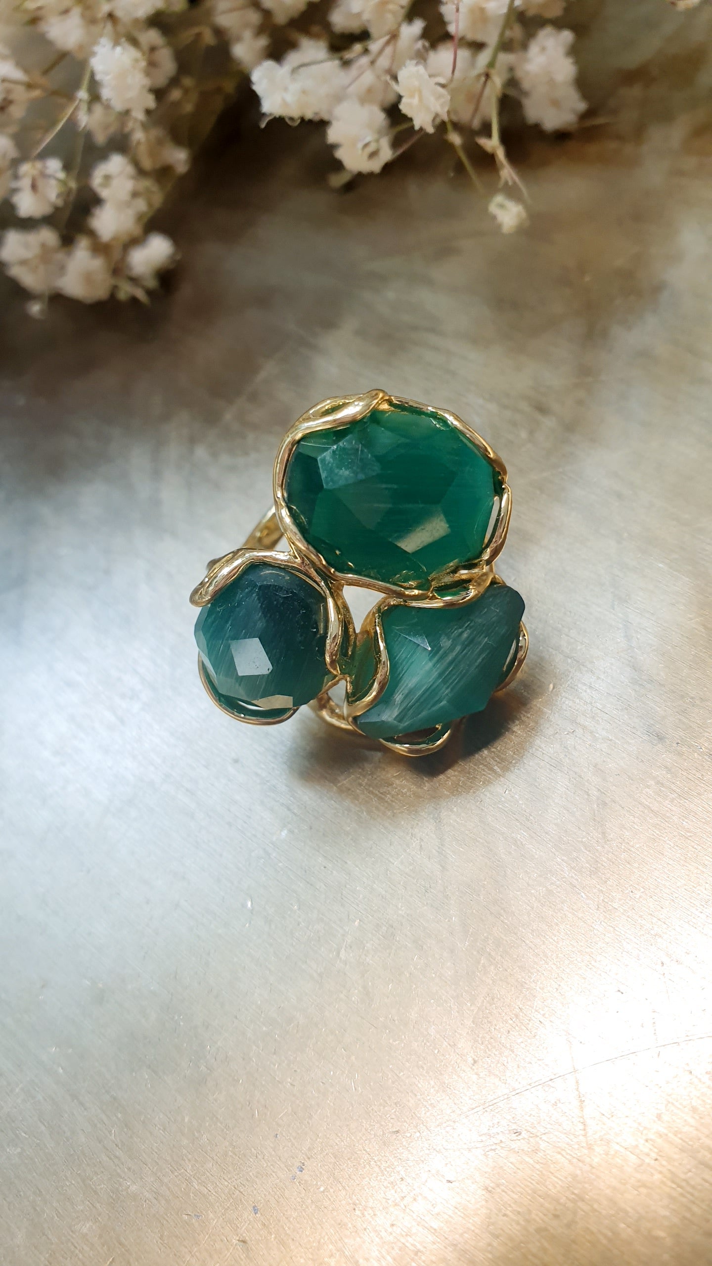 Anello in bronzo con occhio di gatto verde