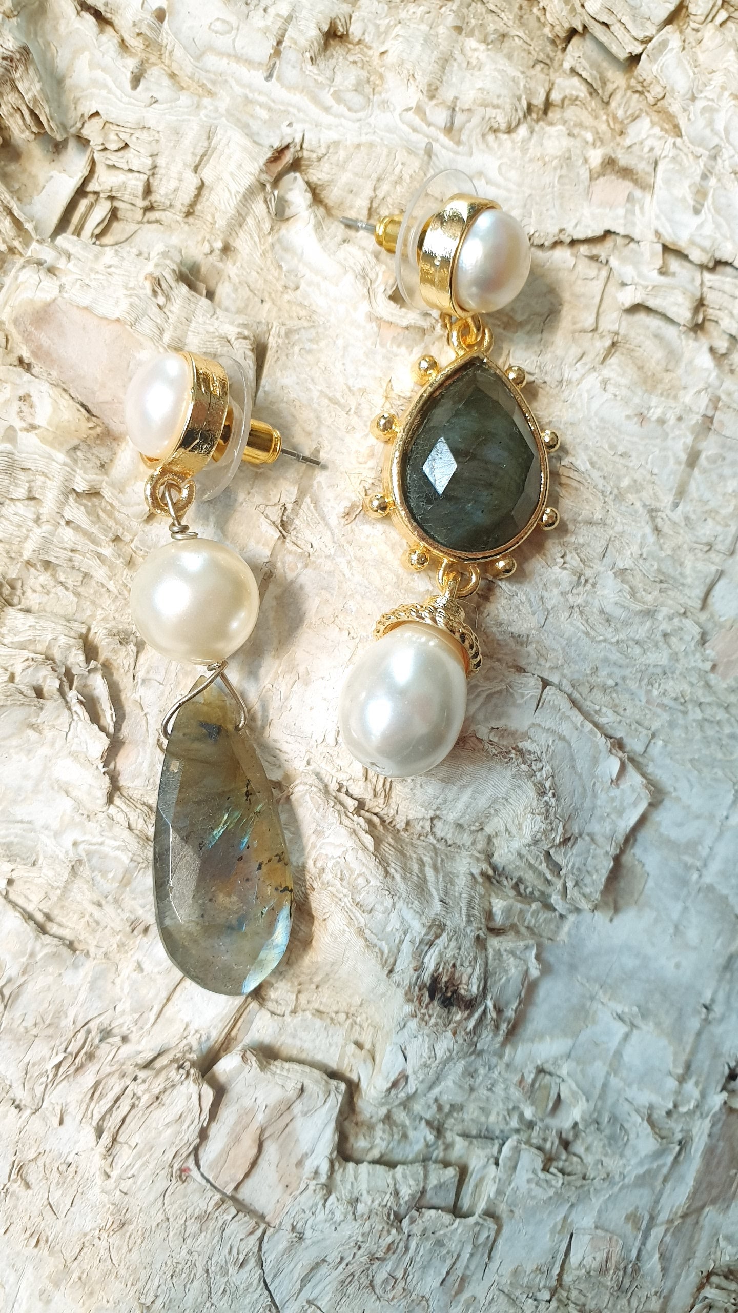Orecchini in ottone con labradorite e perle