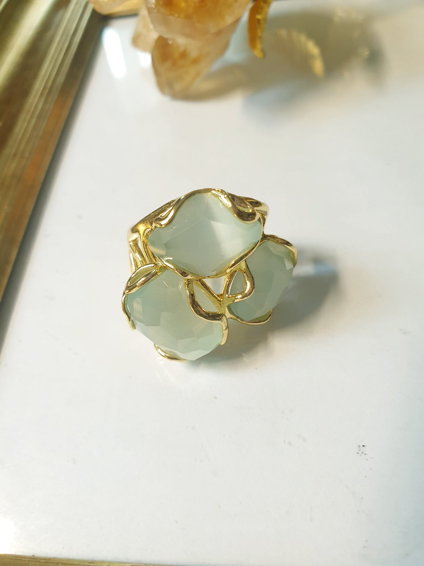 Anello in bronzo con occhio di gatto