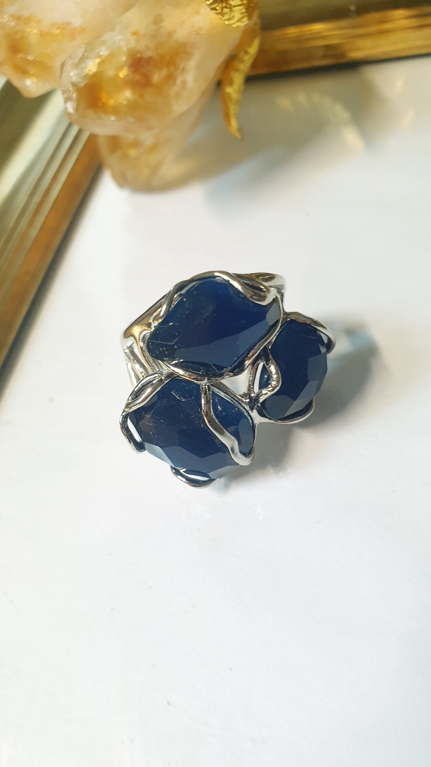 Anello in bronzo color argento con agata blu