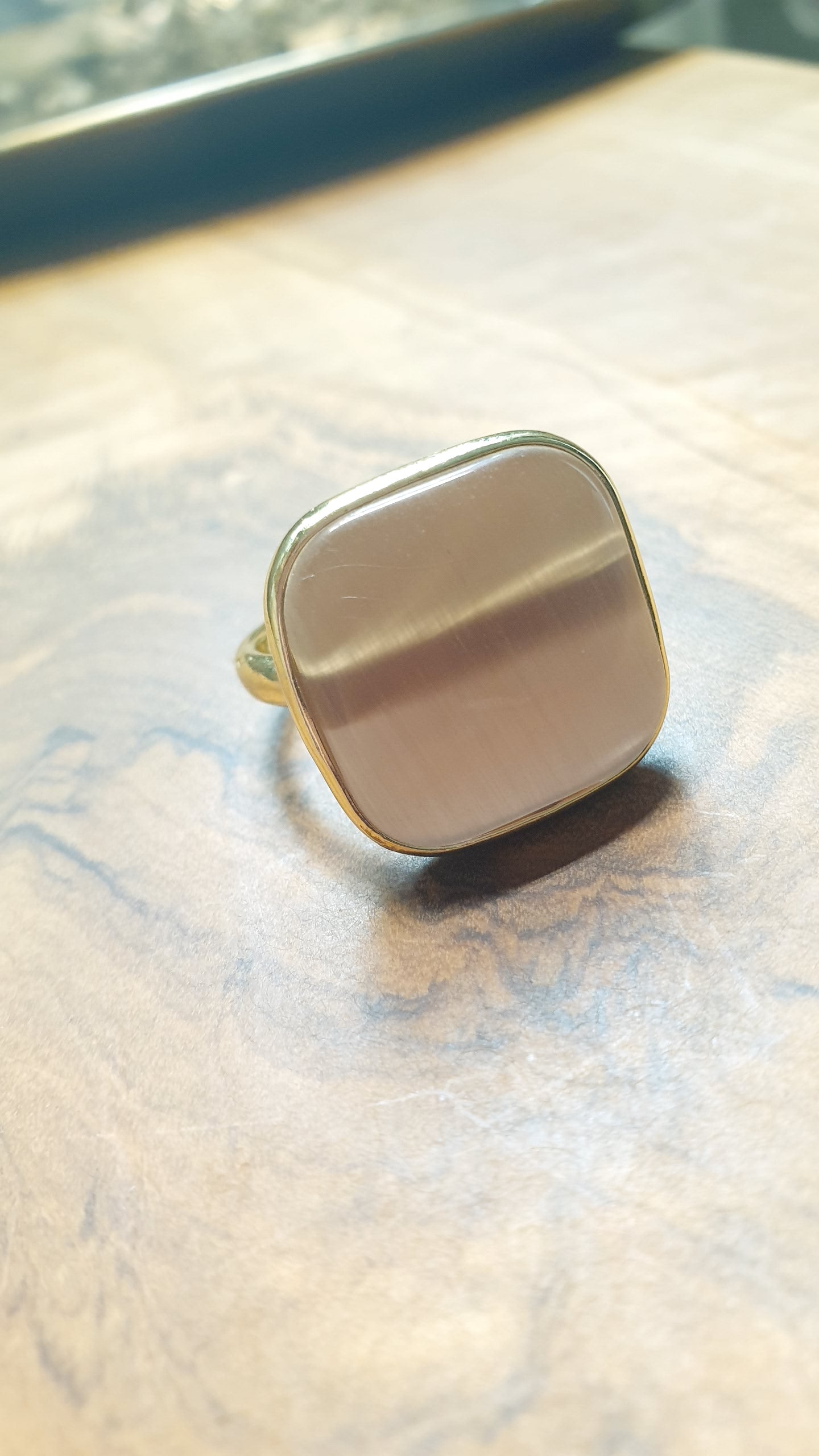 Anello in ottone con occhio di gatto