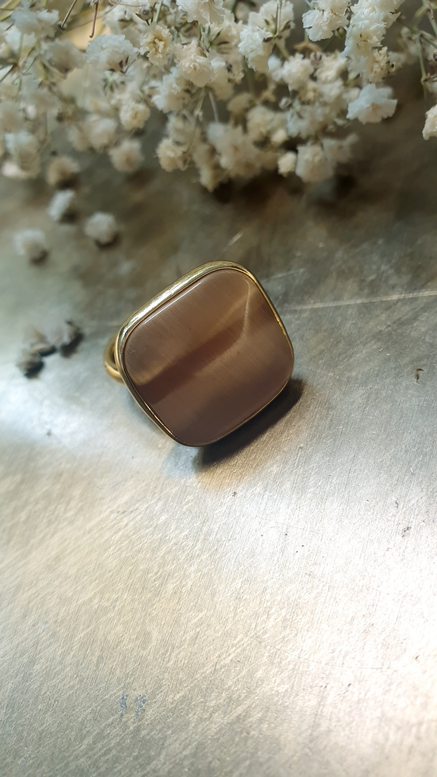 Anello in ottone con occhio di gatto