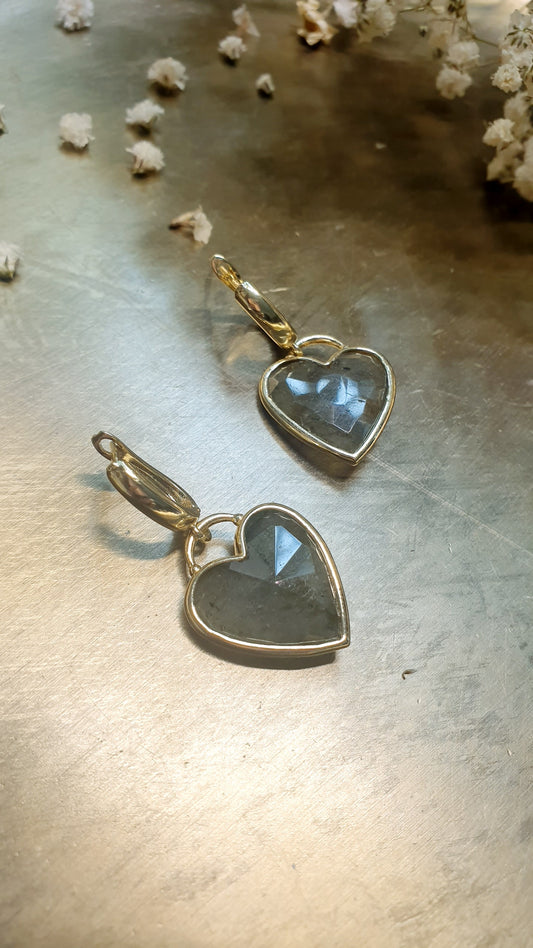 Orecchini in bronzo con cuore di labradorite