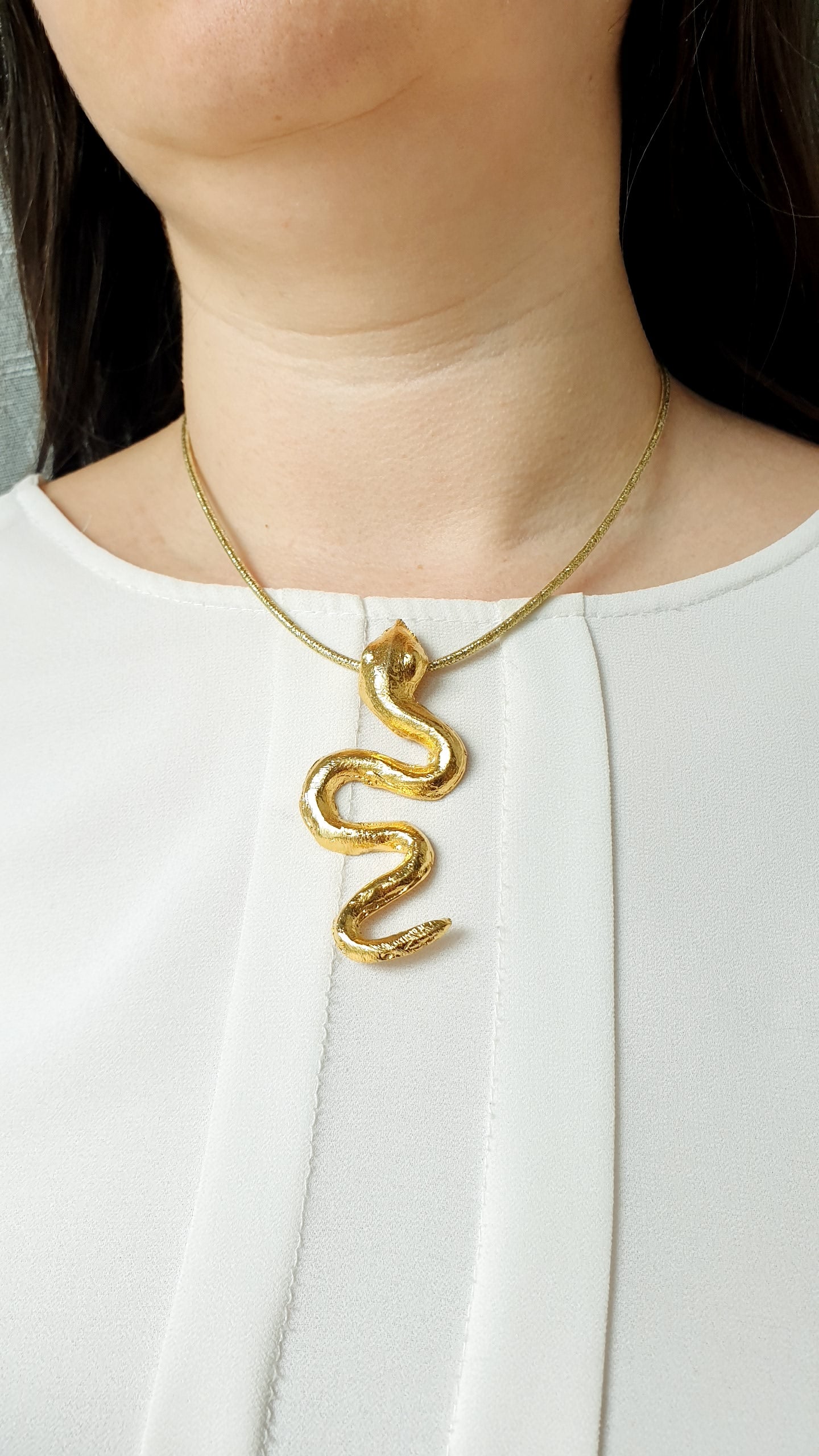 Girocollo magnetico con serpente
