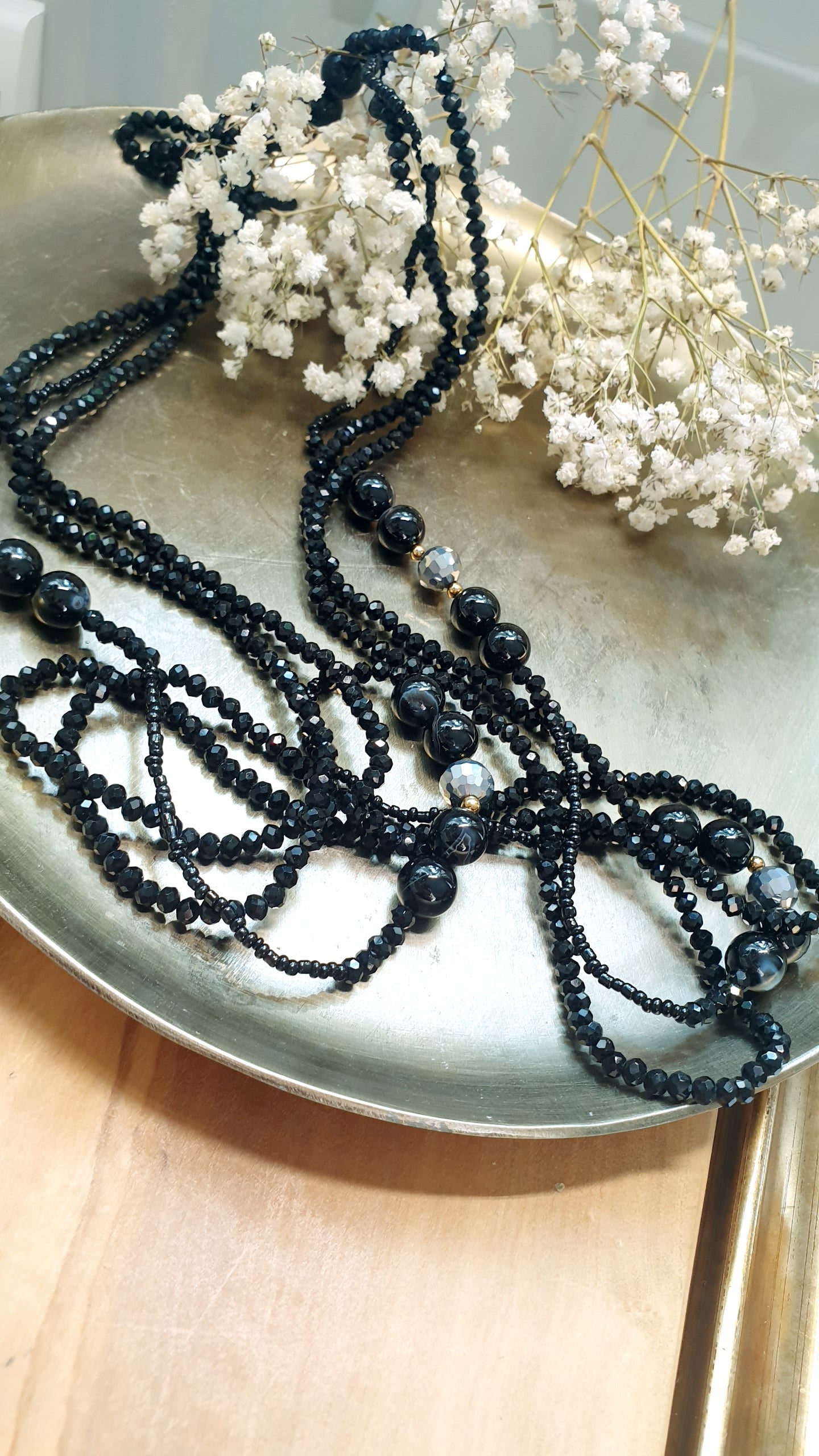 Lunga collana a 3 fili  con cristallini e agate