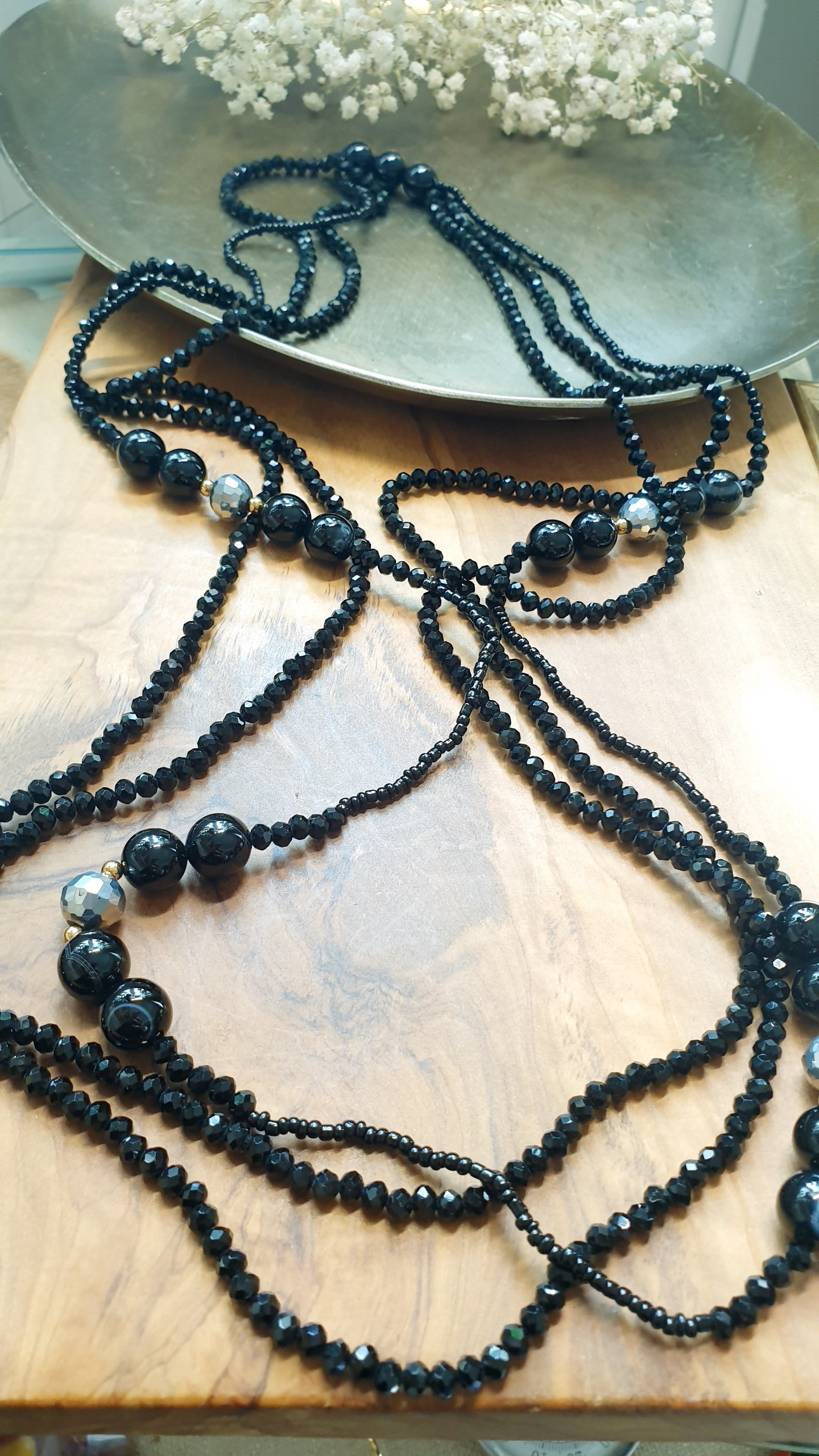 Lunga collana a 3 fili  con cristallini e agate