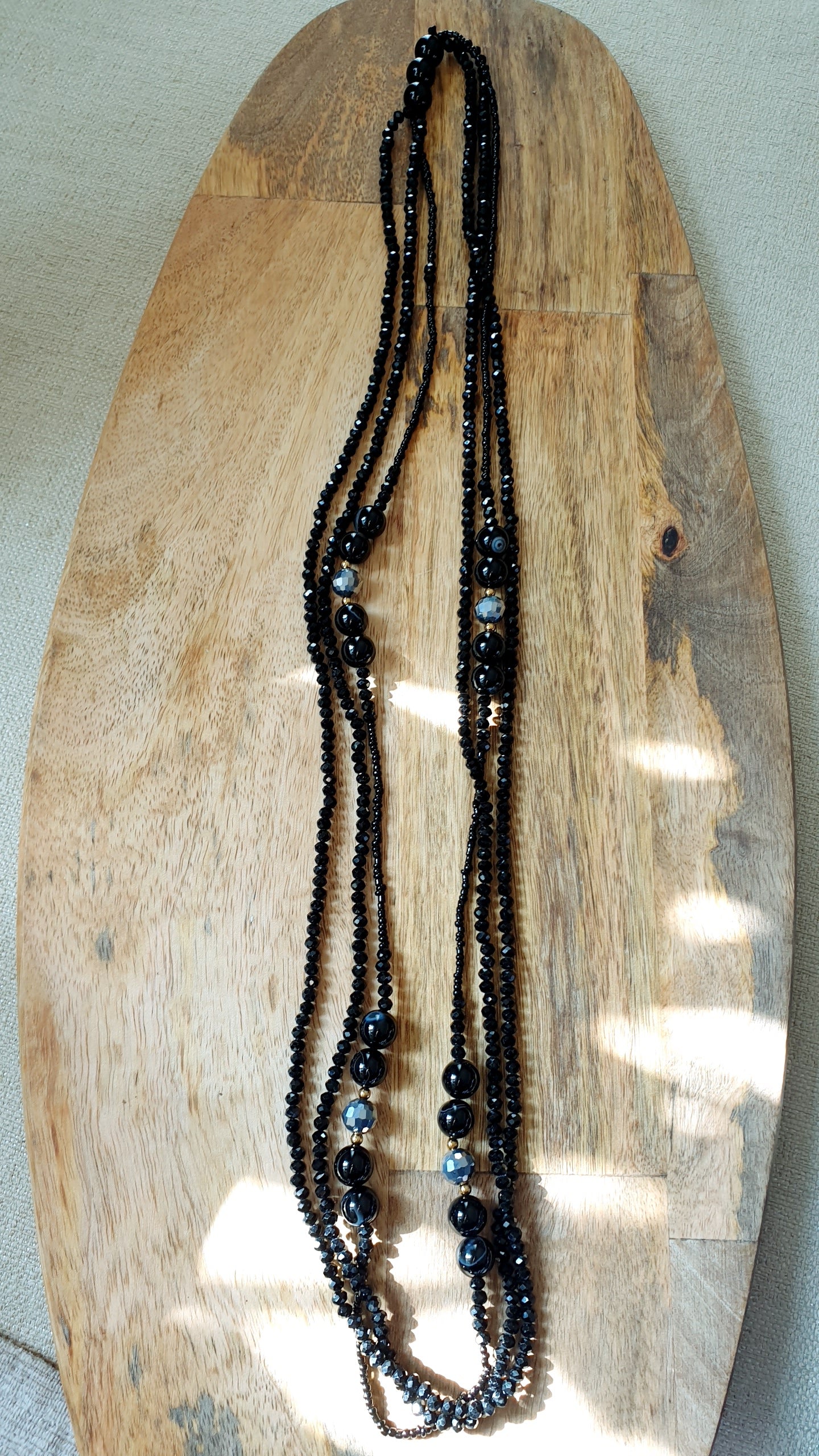 Lunga collana a 3 fili  con cristallini e agate
