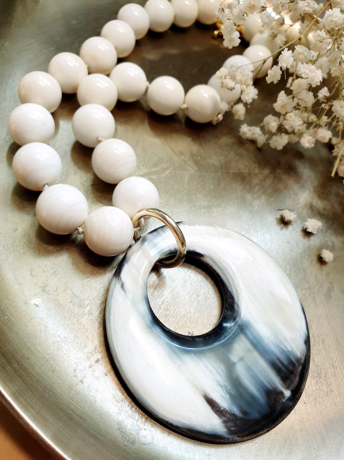 Collana di agata con corno
