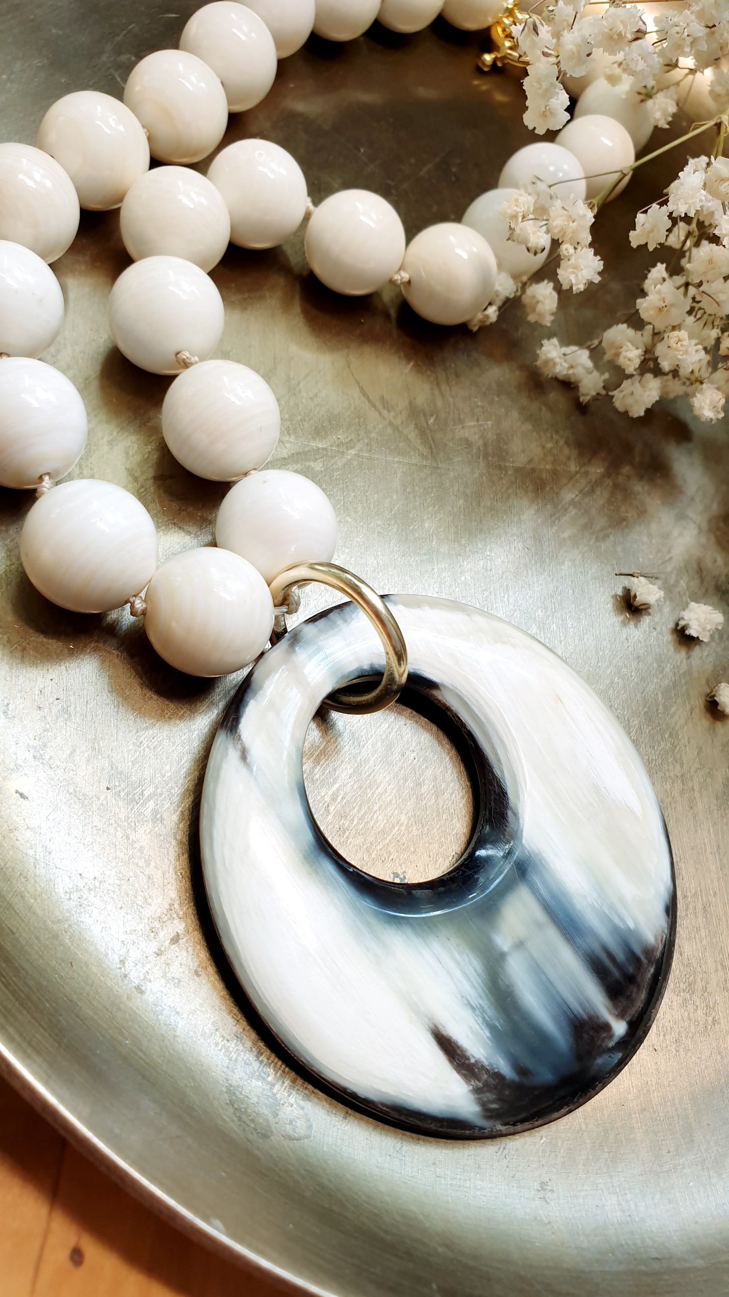 Collana di agata con corno
