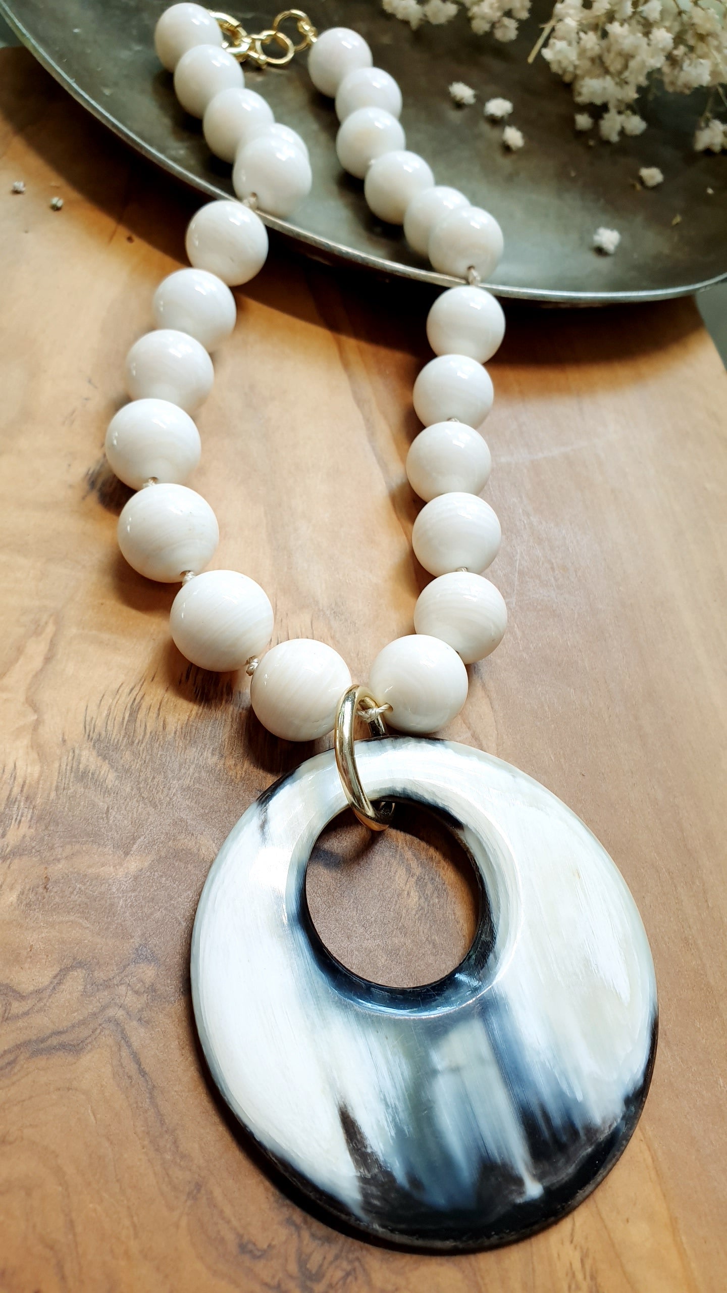 Collana di agata con corno