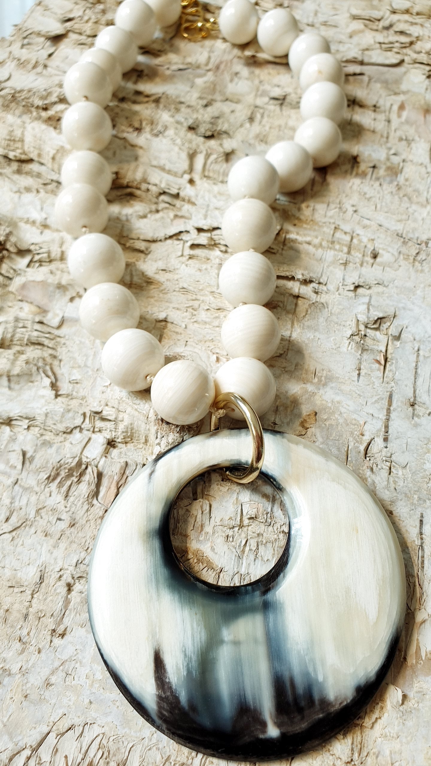 Collana di agata con corno