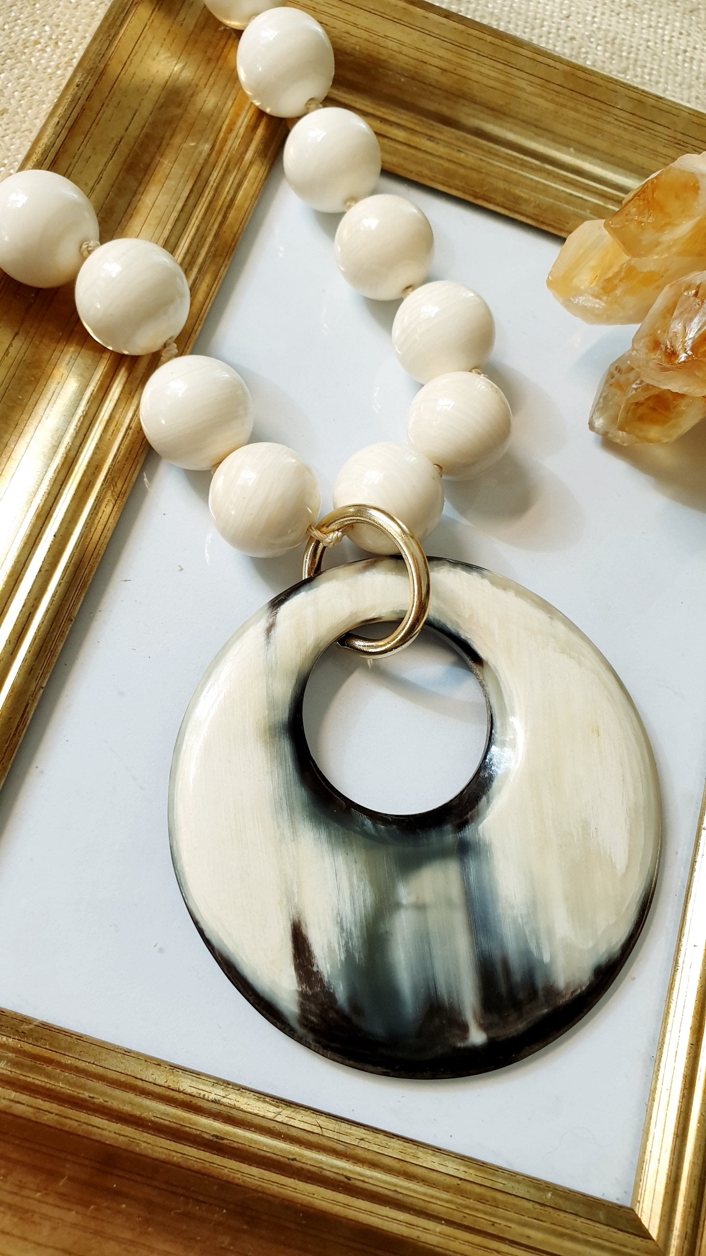 Collana di agata con corno