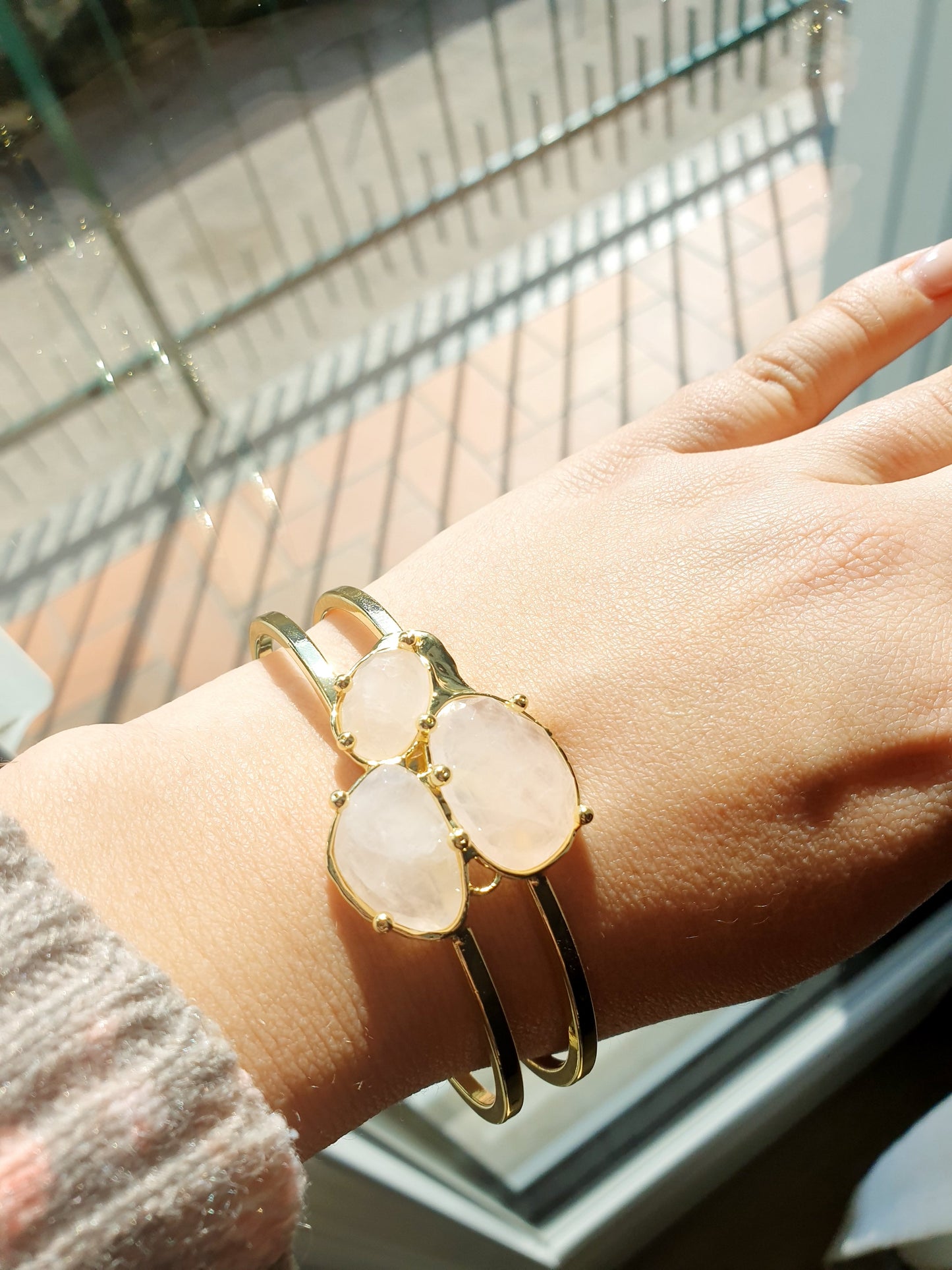 Bracciale in bronzo con quarzo rosa