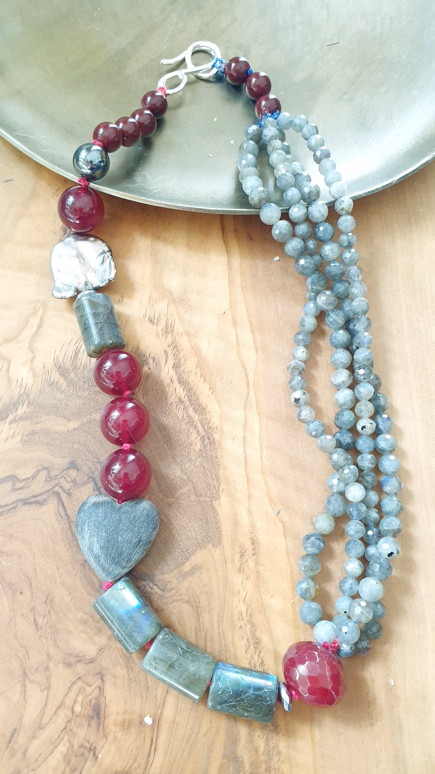 Girocollo con labradorite, giada,agata, radice di rubino