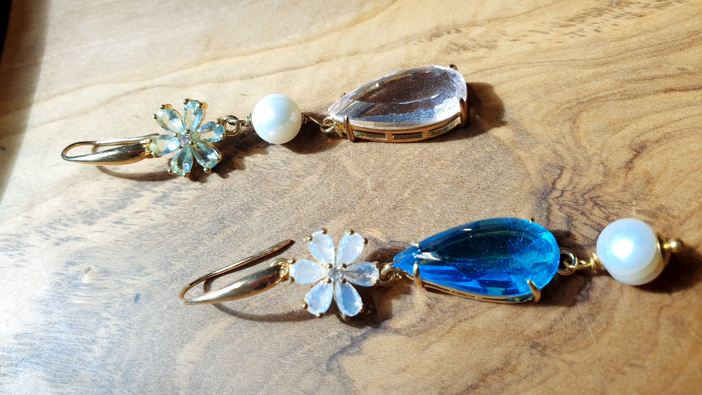 Orecchini in ottone con perle e cristalli
