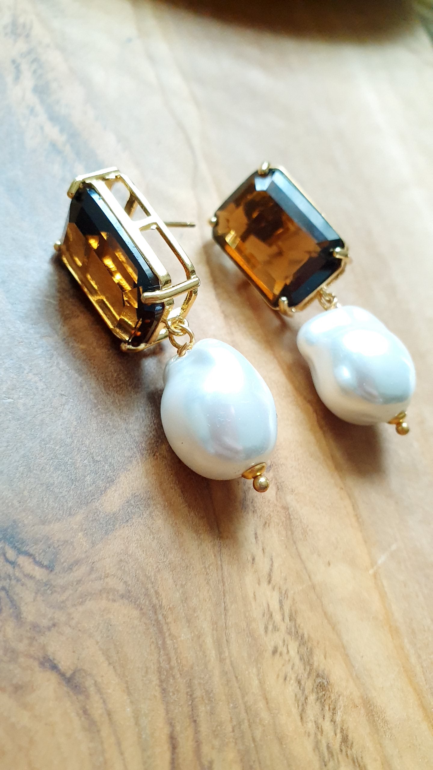Orecchini in ottone con cristalli e perle