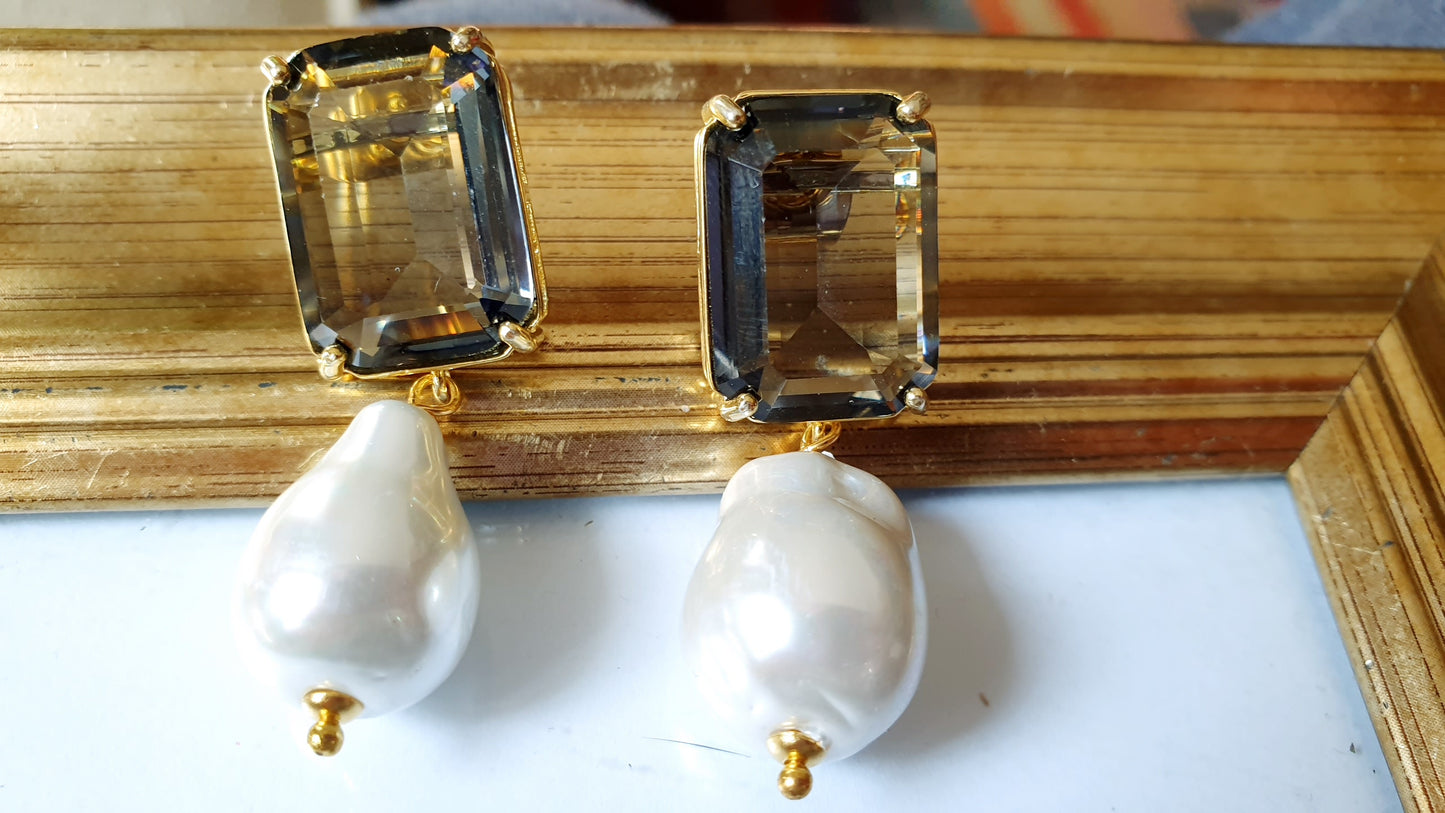 Orecchini in ottone con cristalli e perle